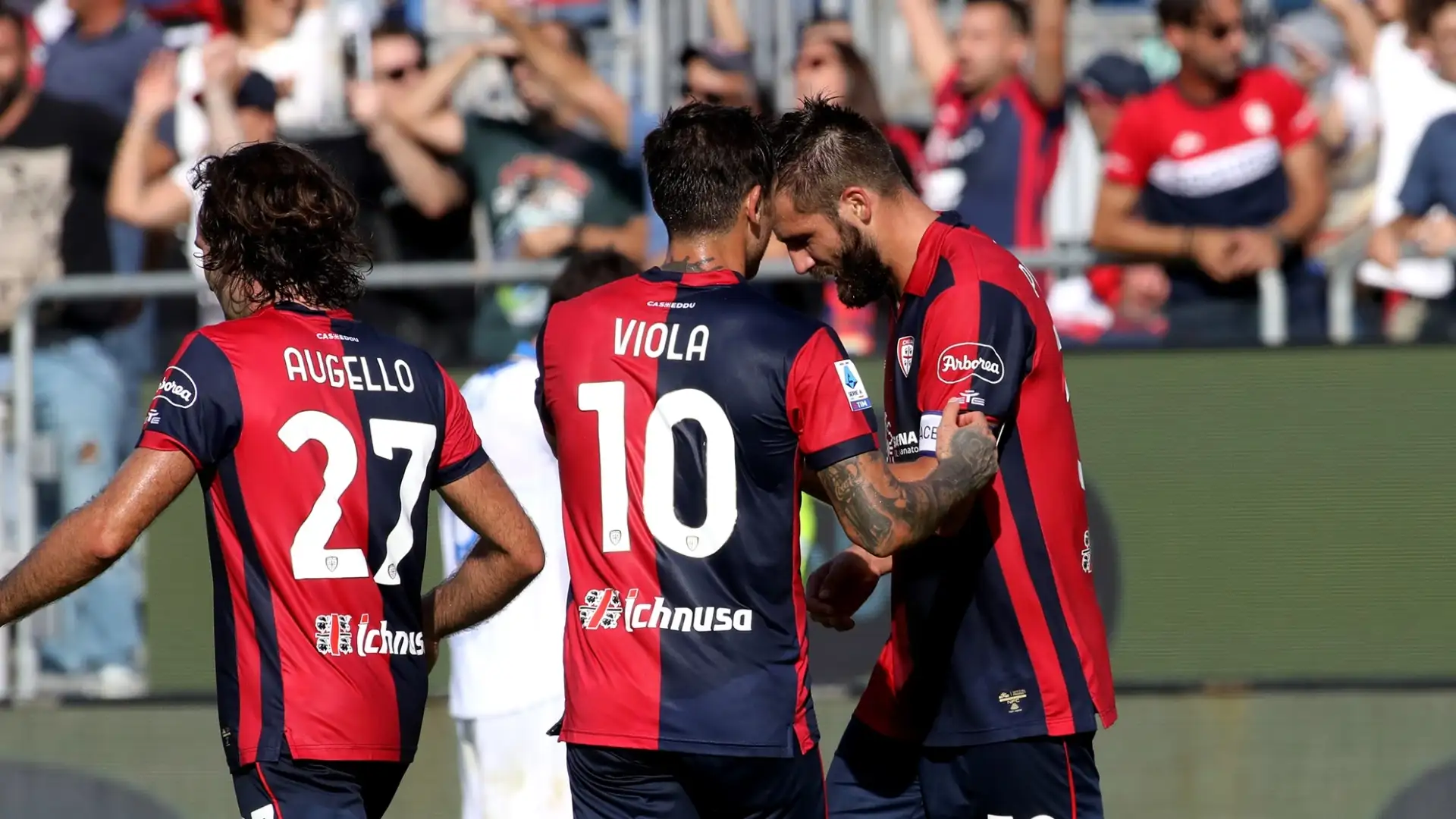 Poi inizia lo show di Pavoletti, a segno al 94' di testa: 3-3