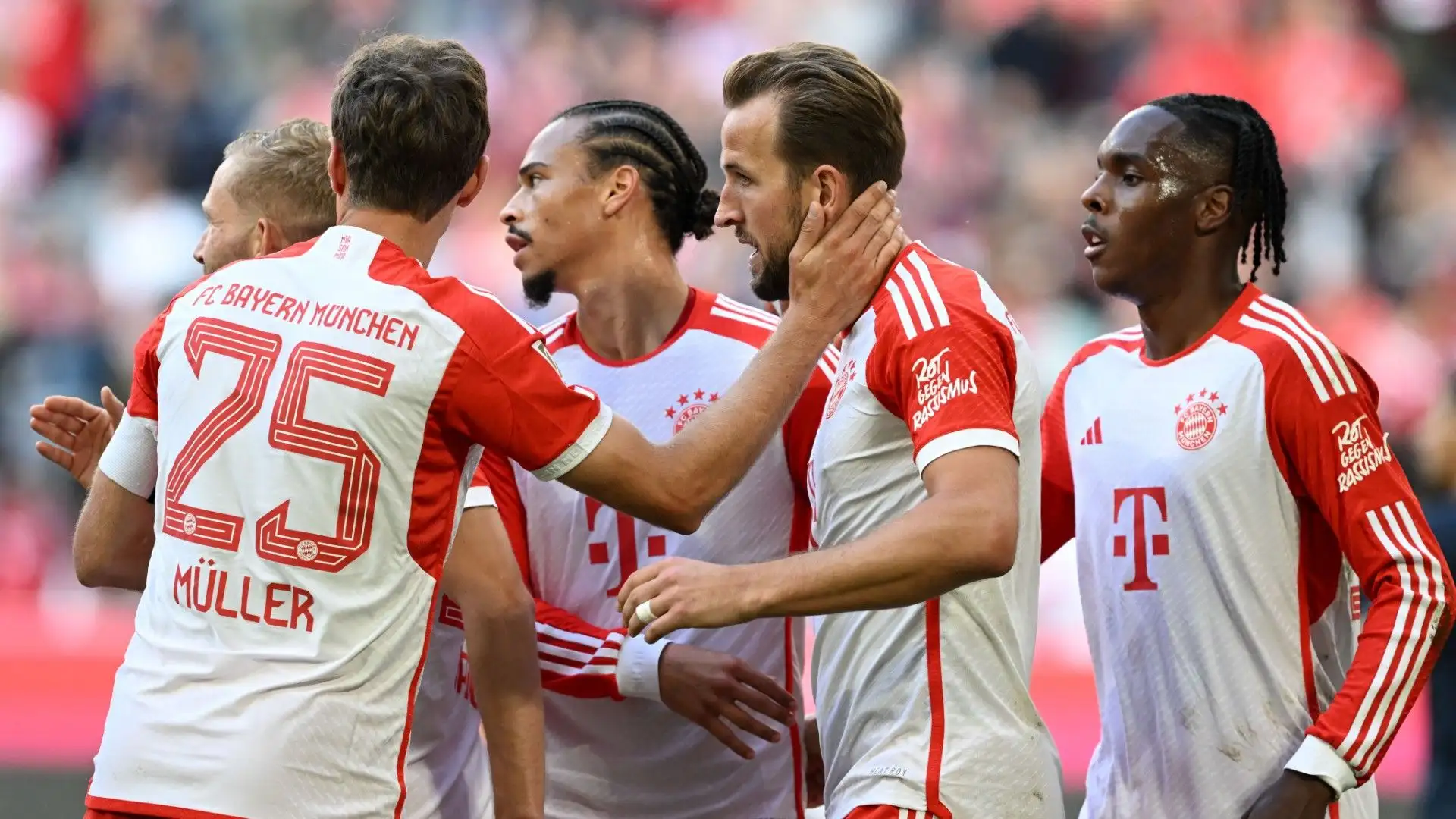 9- Il Bayern Monaco ha molti campioni che guadagnano tanti soldi: 237 milioni di euro all'anno
