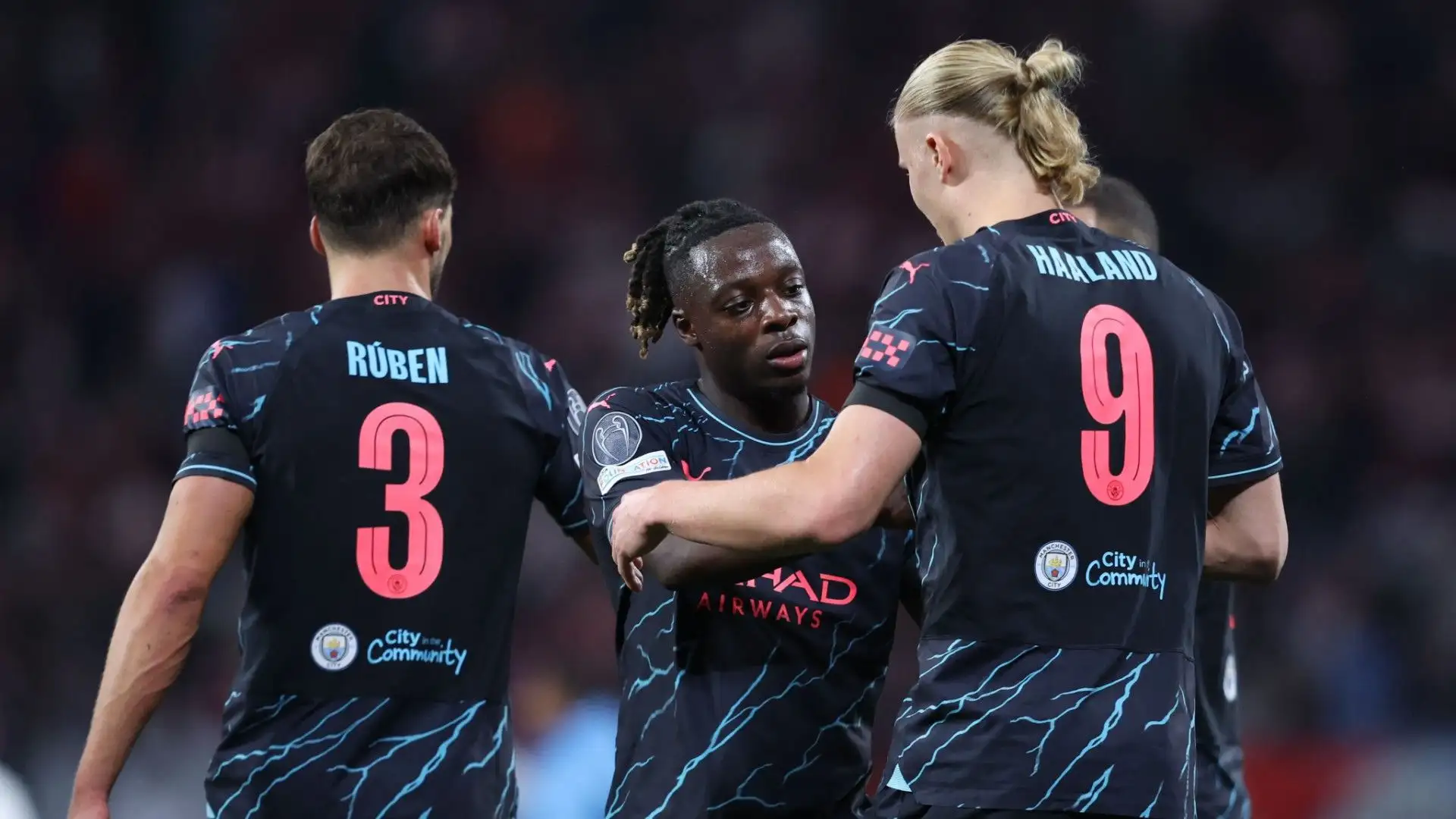 7- Haaland e compagni guadagnano tantissimo: il Manchester City spende 245 milioni di euro all'anno
