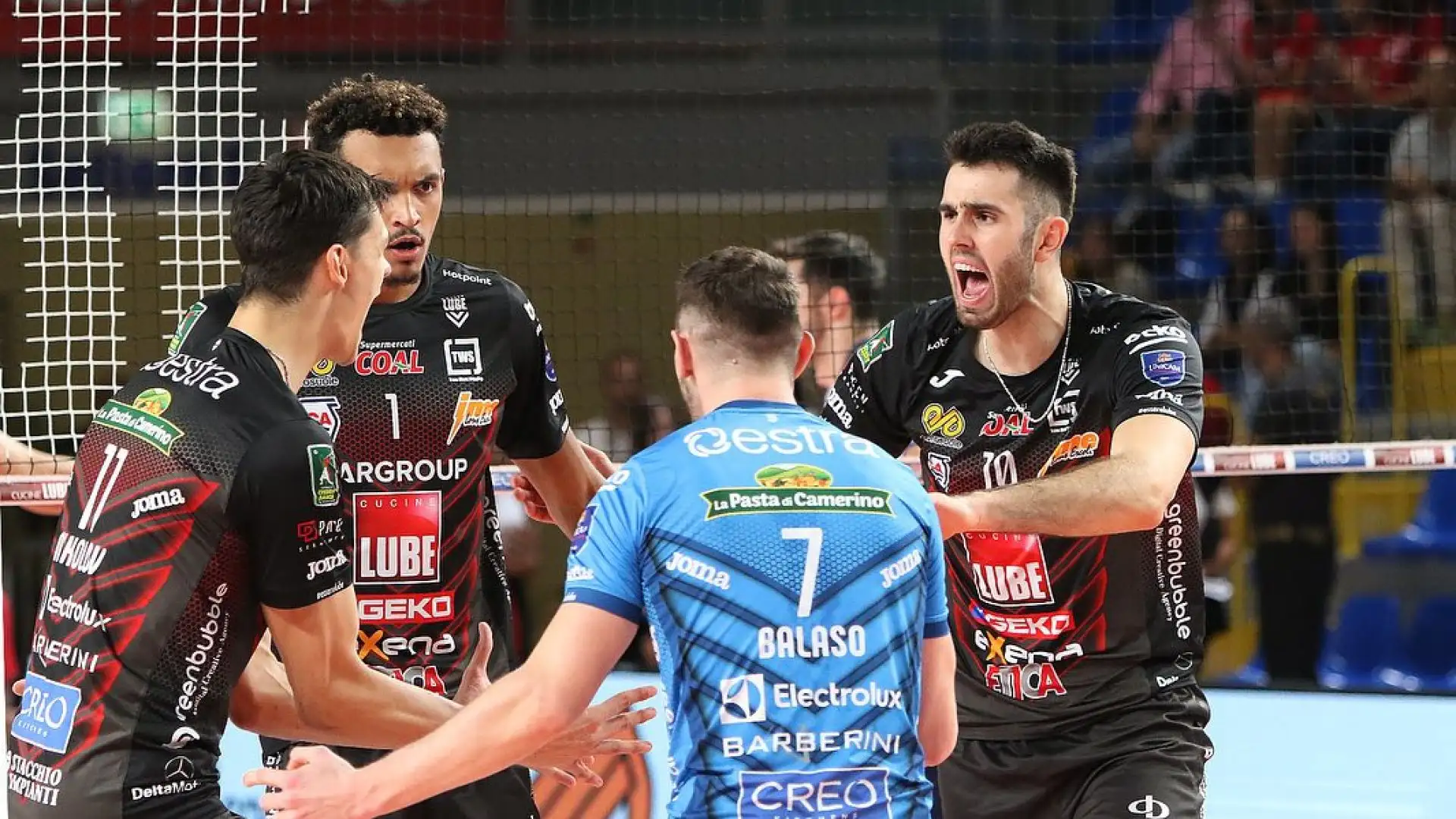 I vice-campioni d'Italia non potevano iniziare peggio.