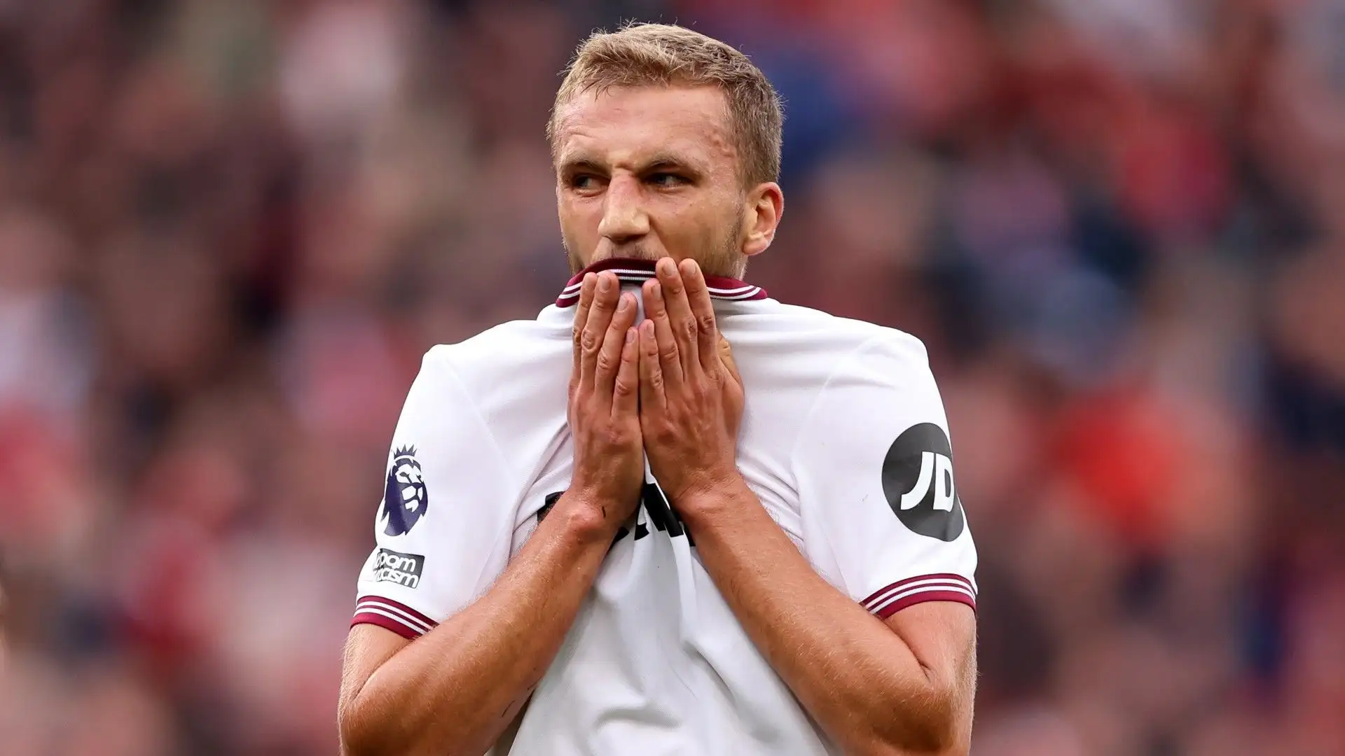 Il calciatore è cresciuto nello Slavia Praga e nel 2020 è stato acquistato dal West Ham per circa 20 milioni di euro
