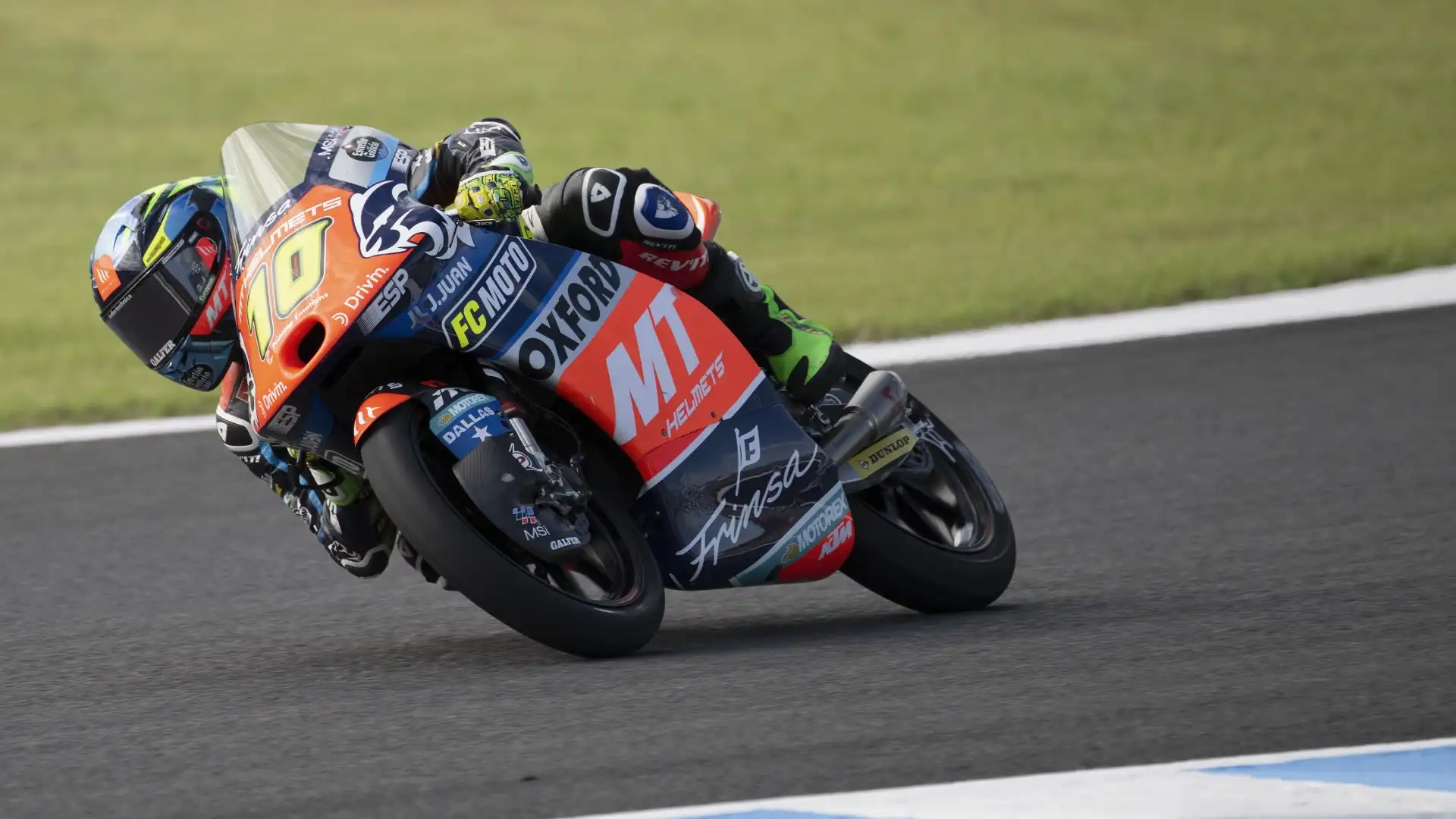 Moto3, Diogo Moreira vince, in volata, il GP di Indonesia