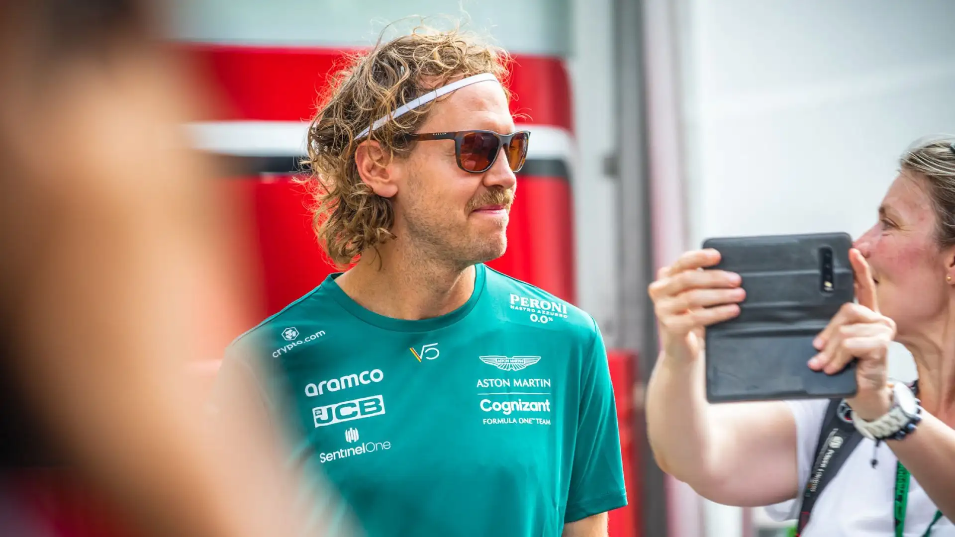 Recentemente Sebastian Vettel ha creato delle casette per le api sul circuito di Suzuka per salvare la biodiversità
