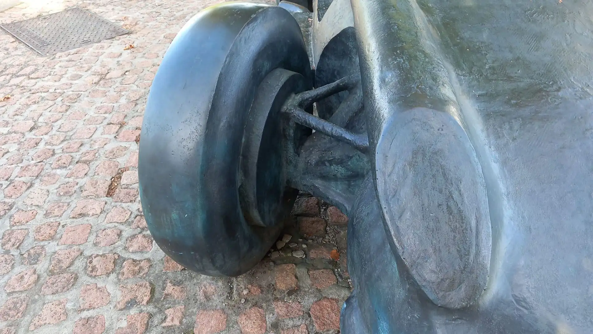 Raffigura un fuoriclasse della Formula 1: Juan Manuel Fangio