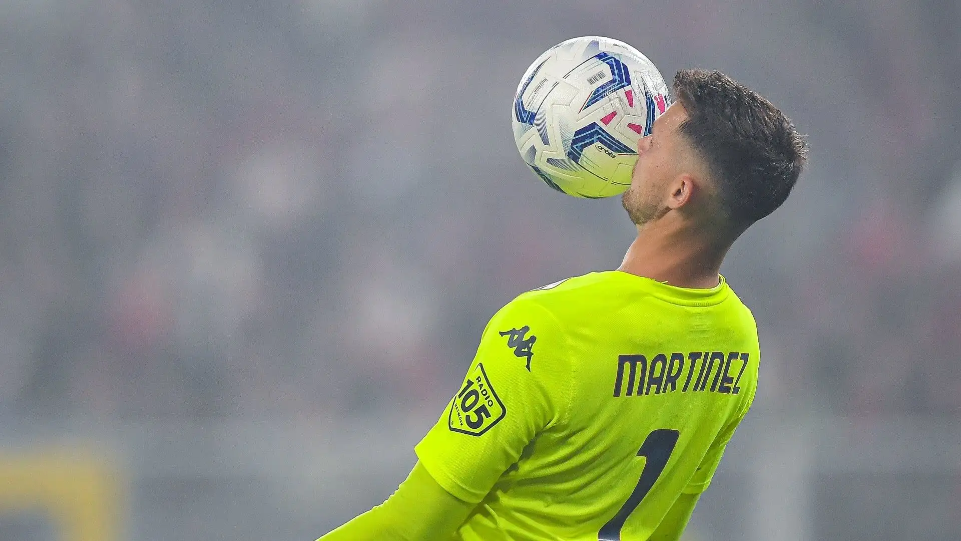 Minuto 90+13': Musah lancia in avanti, Josep Martinez interviene male e si becca il secondo giallo. Anche il portiere del Genoa viene espulso
