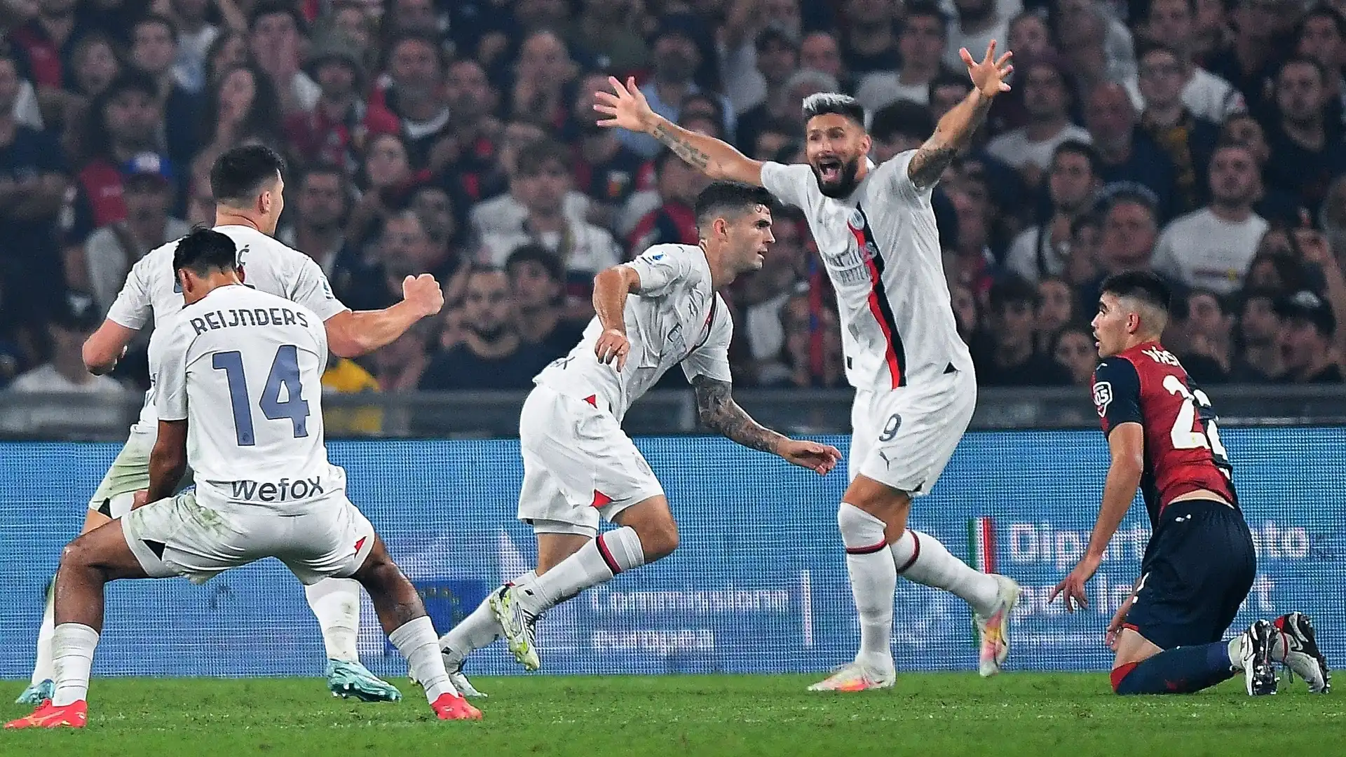 Pulisic e Giroud decisivi col Genoa, Milan in testa da solo