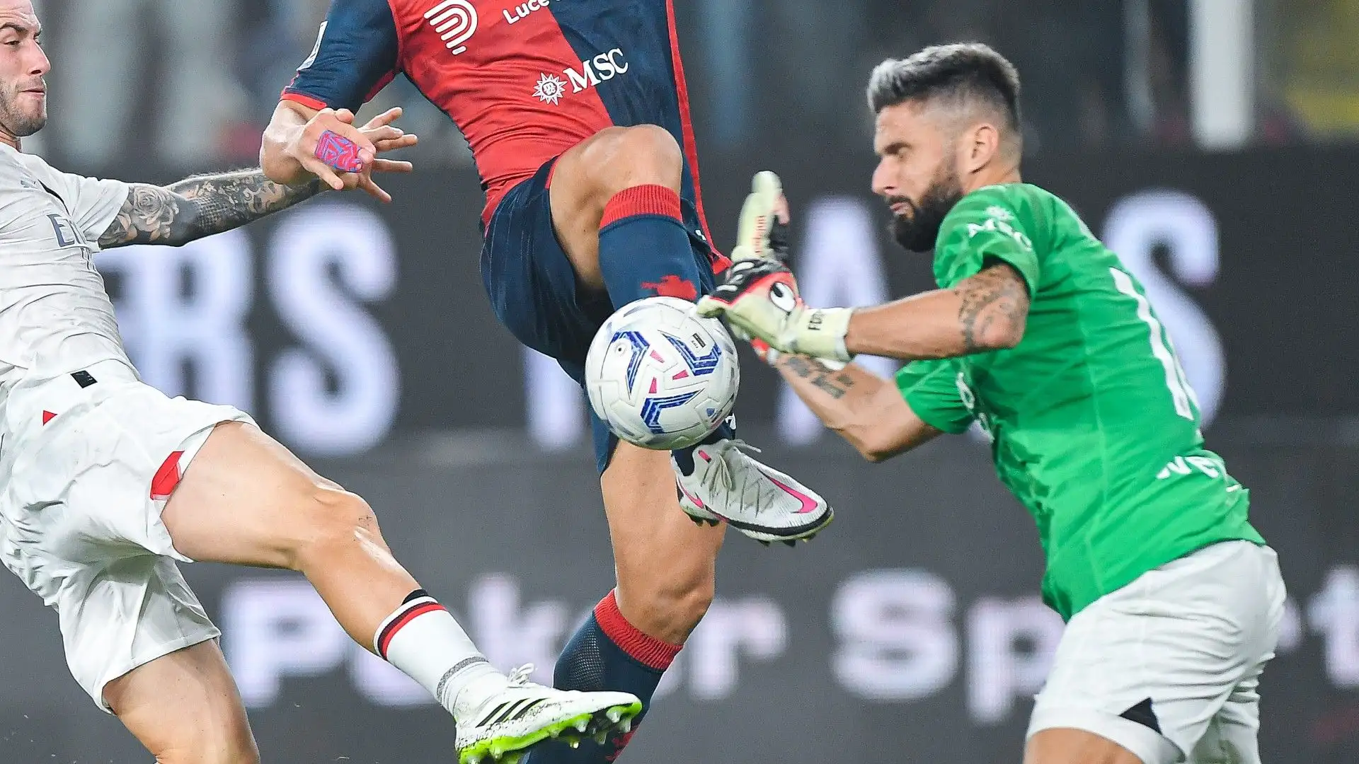 Sabato sera Olivier Giroud è finito in porta dopo l'espulsione di Mike Maignan