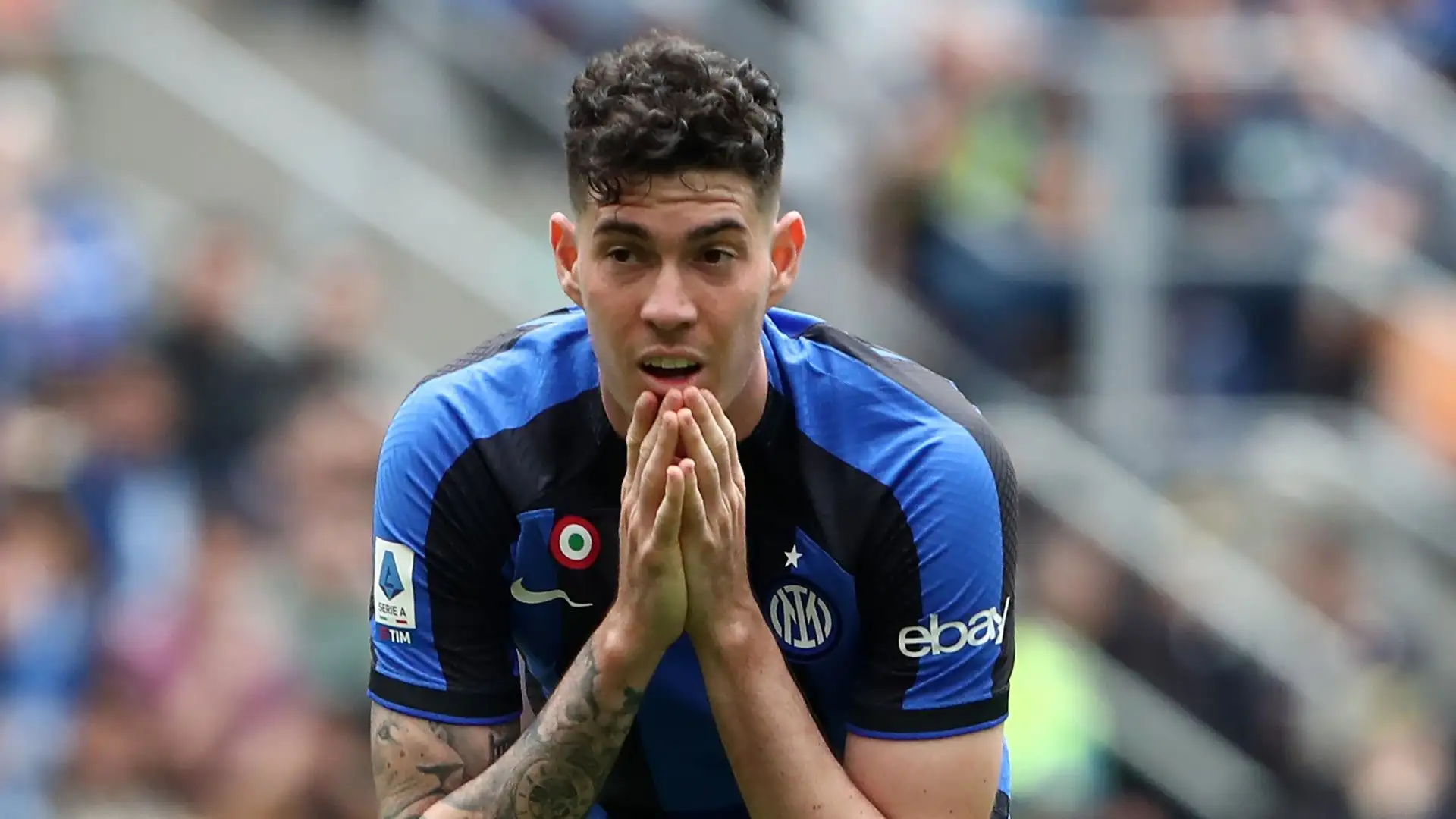 6- Qualche migliaio di euro in più per il suo compagno e amico Alessandro Bastoni: 10,19 milioni di euro a stagione
