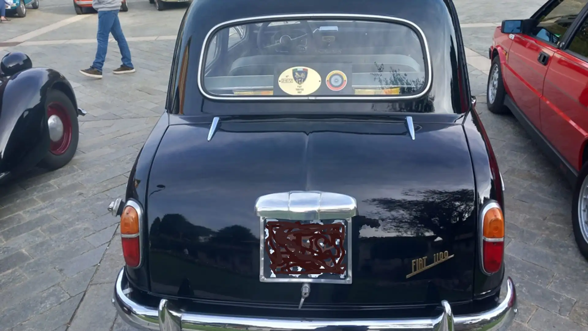 Non mancarono cabriolet, coupé sportivi, furgoncini, camioncini 
