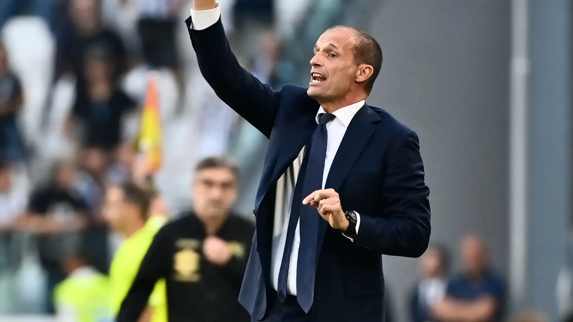 Il tecnico Massimiliano Allegri ha cambiato le carte in tavola all'intervallo inserendo Milik per Miretti.