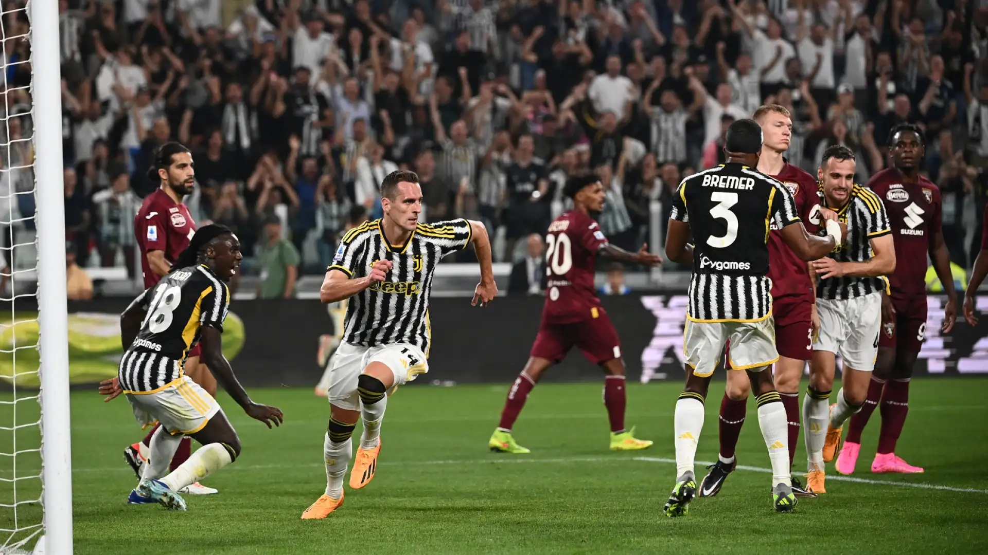 Per l'attaccante polacco è il primo gol stagionale.