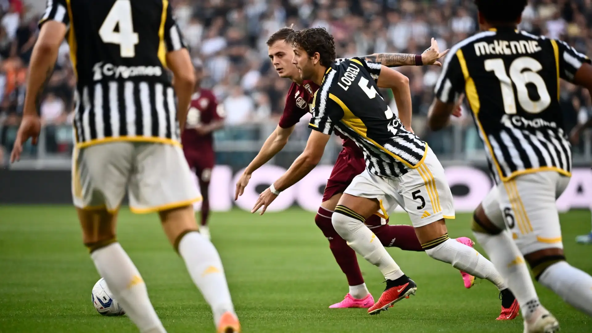 Per la Juve i tre punti sono preziosi anche in chiave classifica: la vetta è più vicina.