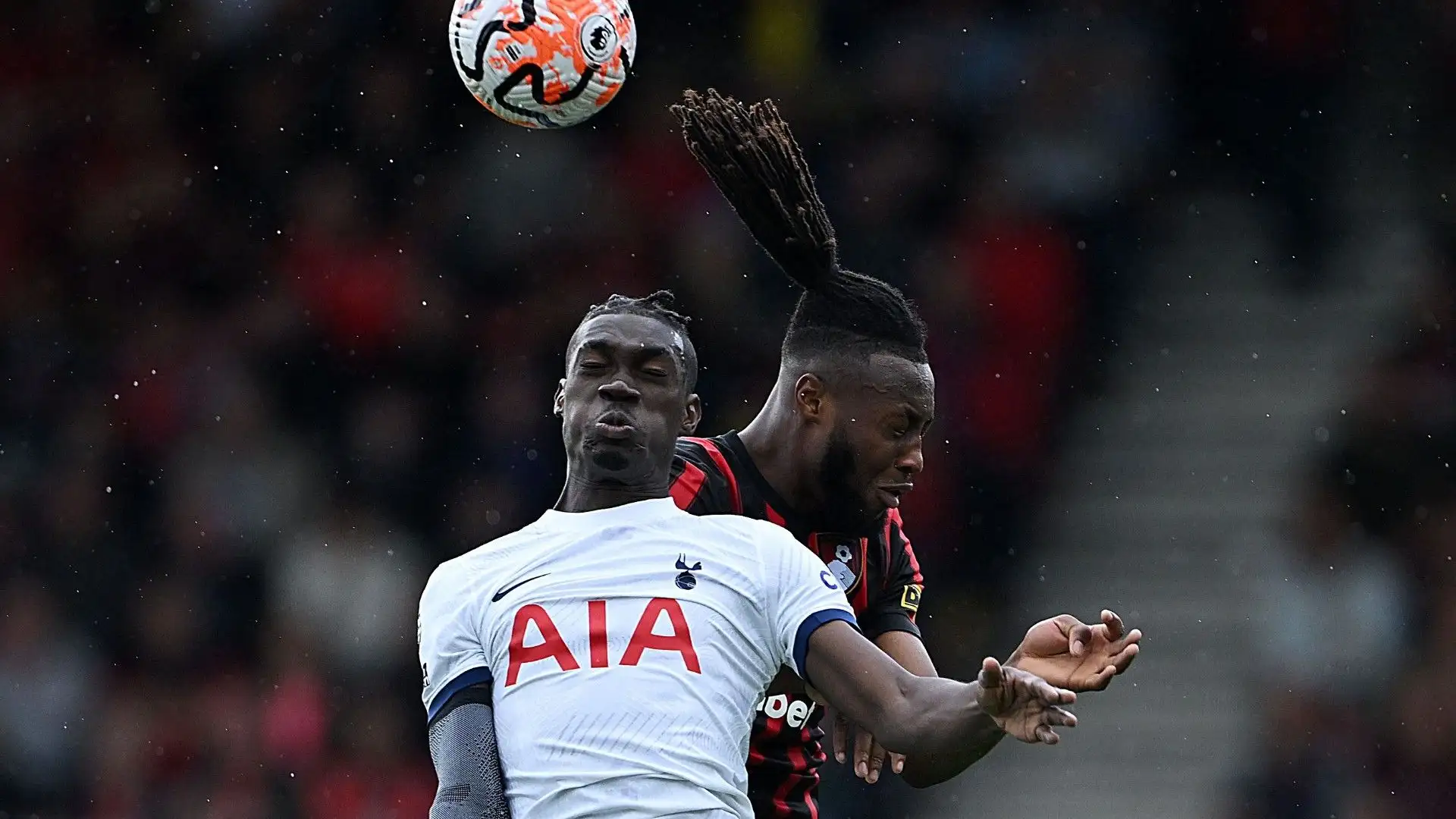 Il Brigthon l'ha acquistato per circa 17 milioni di euro poi, dopo 4 anni, il centrocampista si è trasferito al Tottenham
