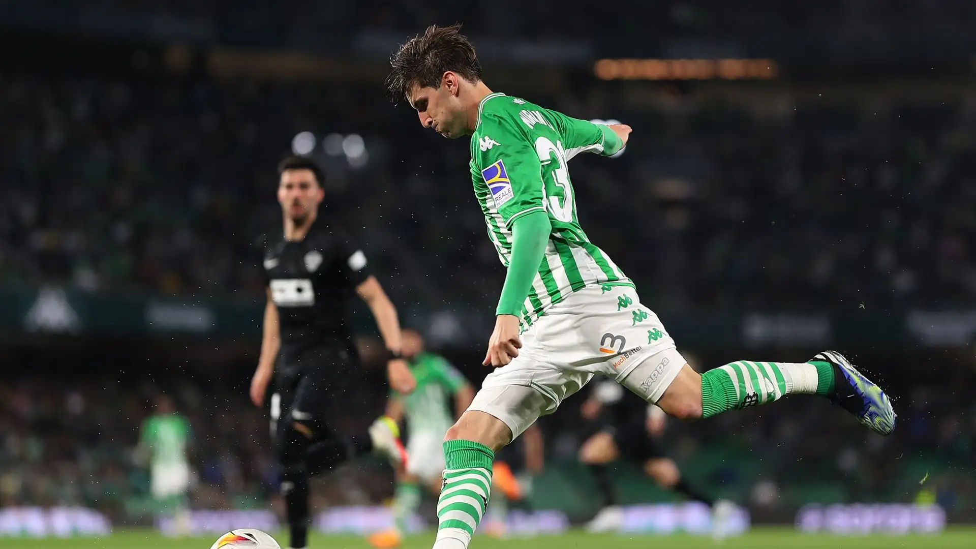 E' ritenuto un buon vice Theo Hernandez, e i dirigenti rossoneri fiutano il colpo