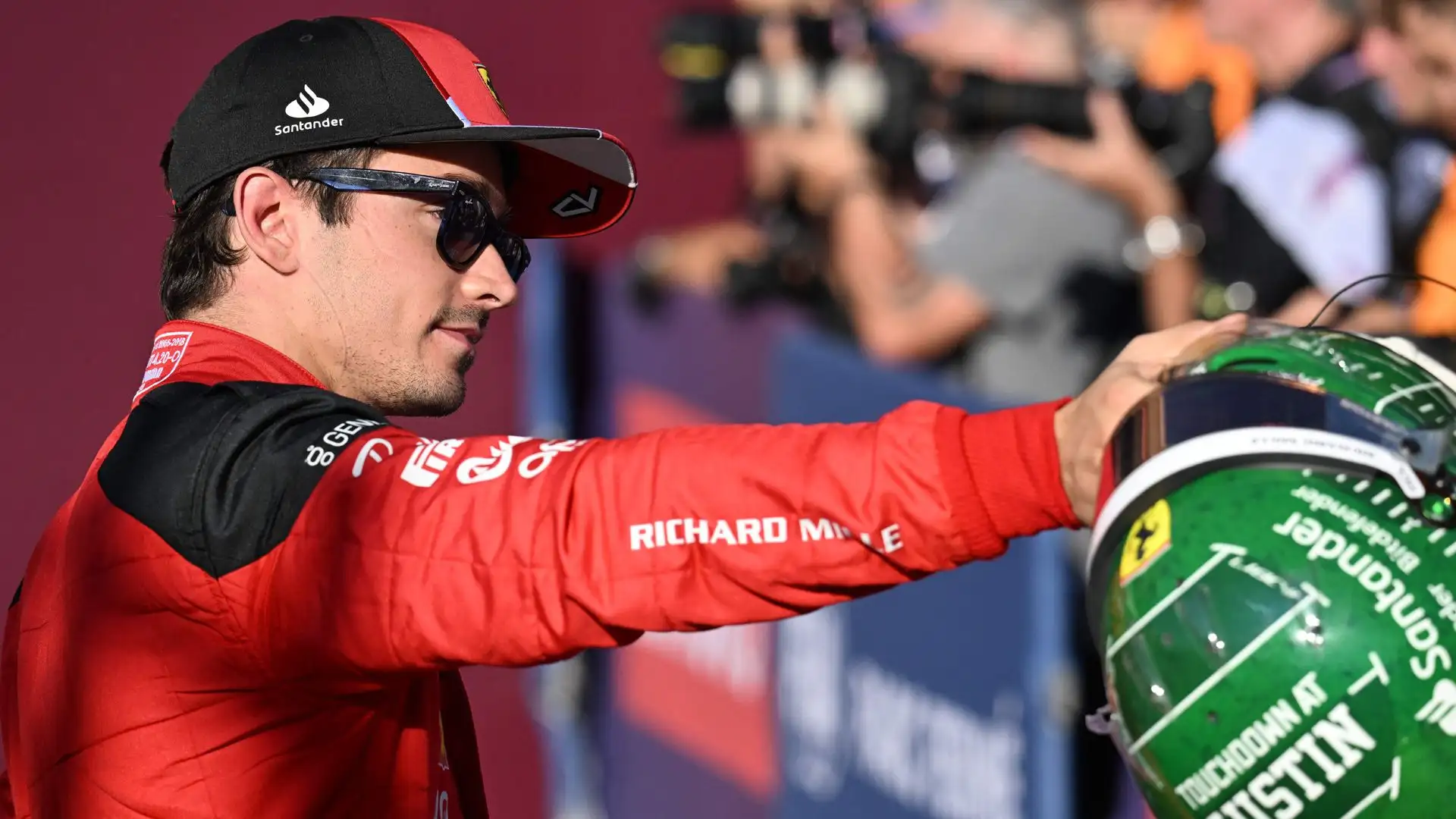 Ha optato per quel colore e si è ritrovato a festeggiare il centesimo fine settimana con la Ferrari