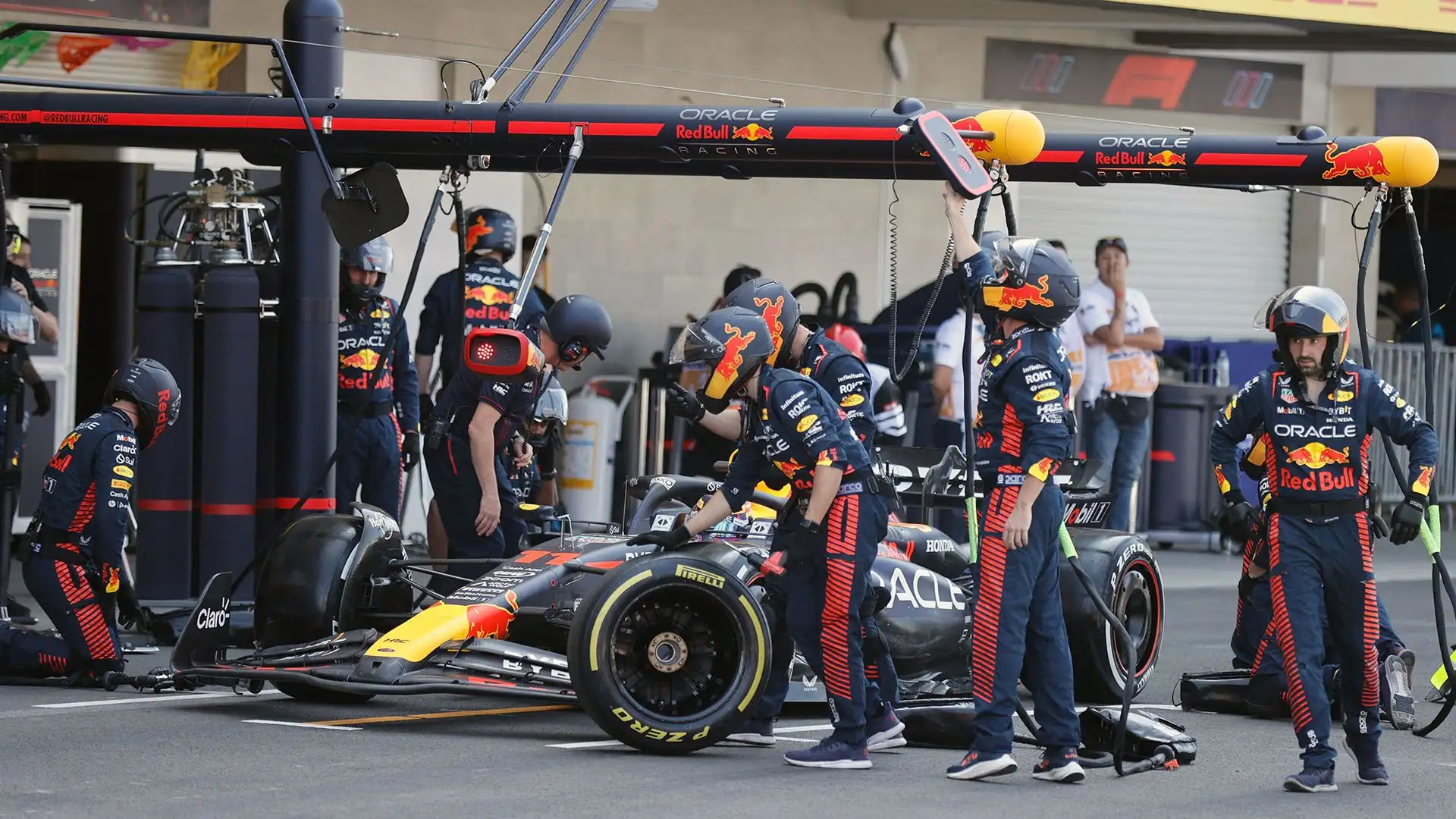 Mentre il suo compagno di squadra Verstappen continua a vincere, Perez ha commesso molti errori nella seconda metà del Mondiale