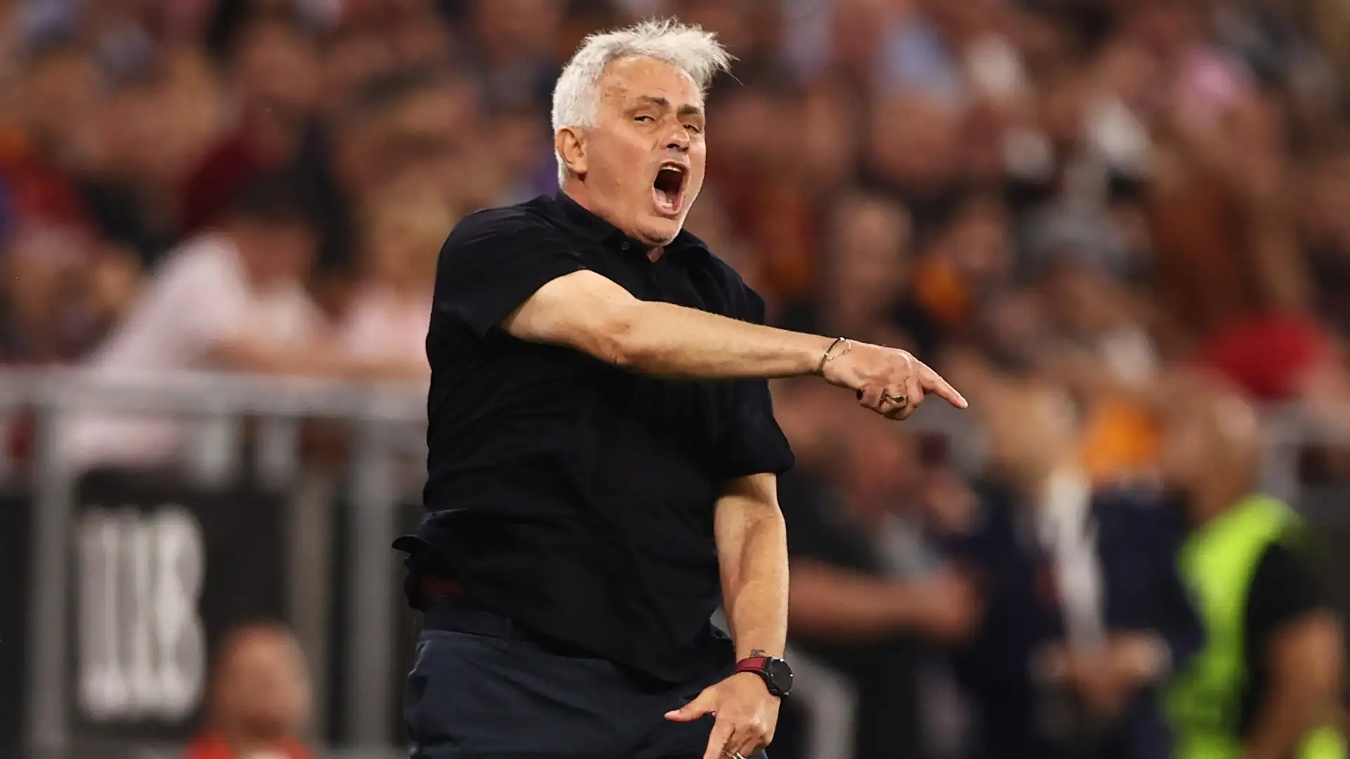 In caso di sconfitta, secondo il giornale di Zazzaroni, Mourinho verrebbe esonerato
