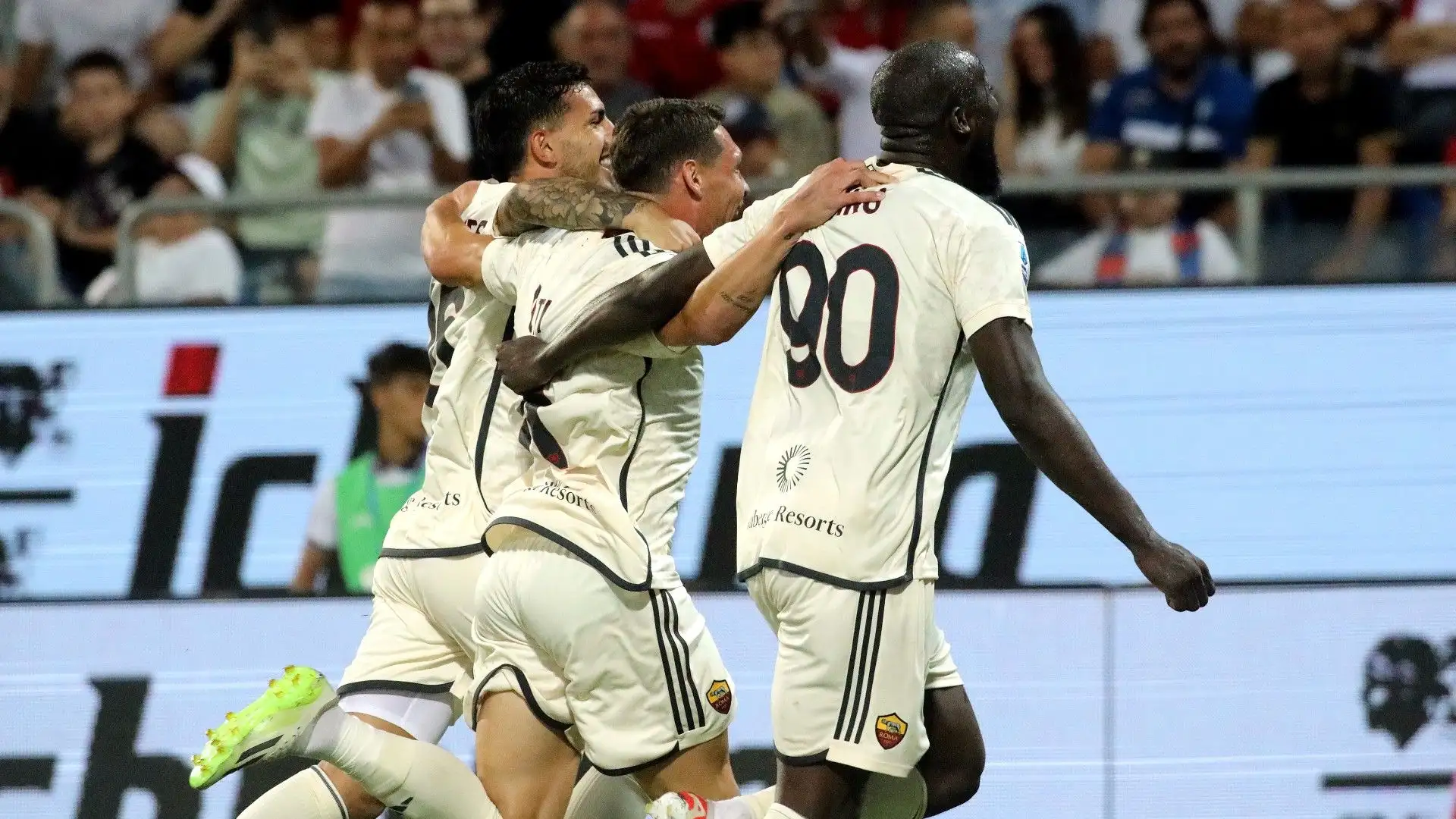 Qualche tifoso della Roma sui social aveva chiesto l'esonero dello Special One
