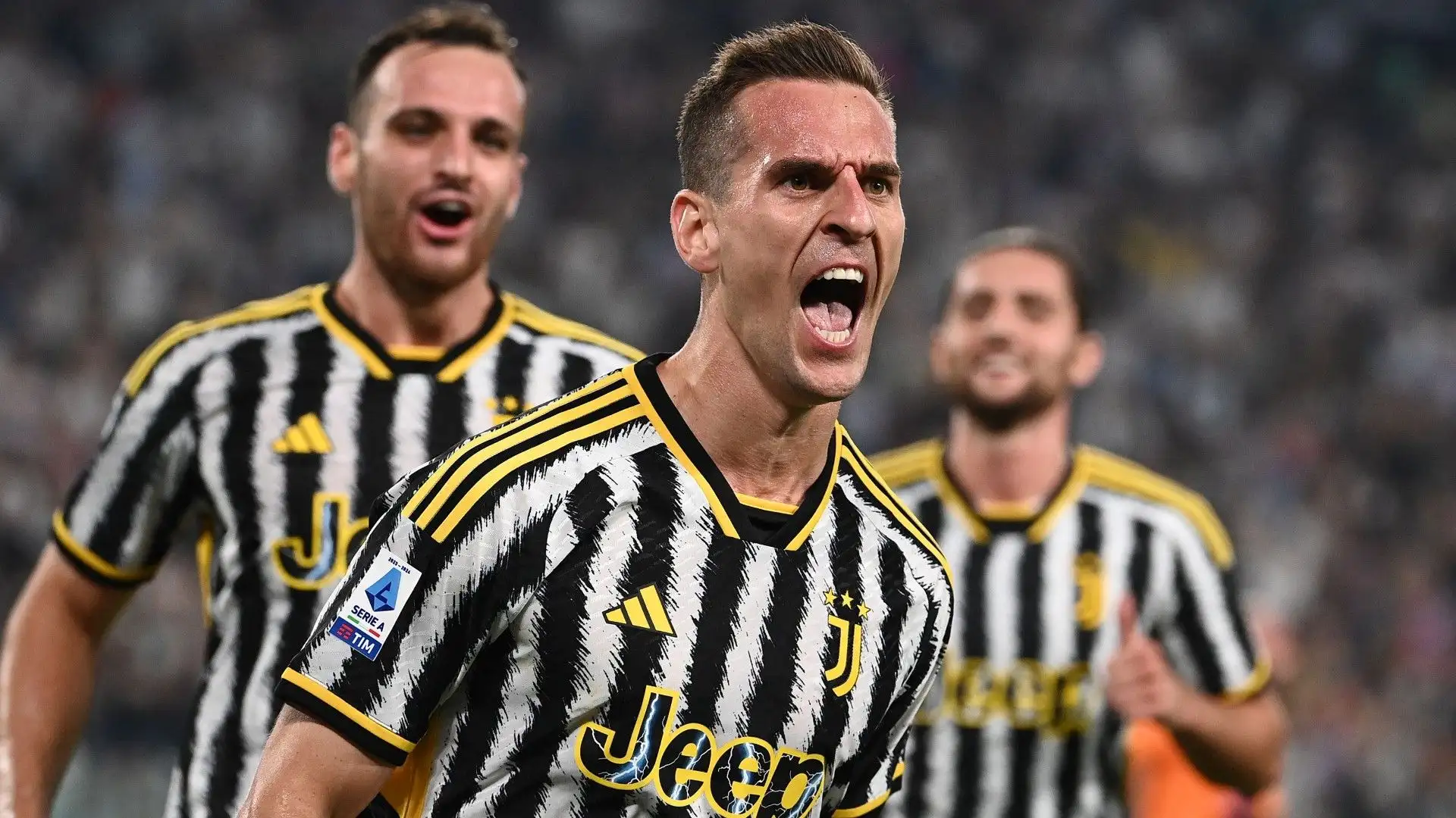 I ragazzi di Allegri sono al terzo posto in classifica dietro Inter e Milan ma sono vicinissimi alla vetta: solo 2 punti

