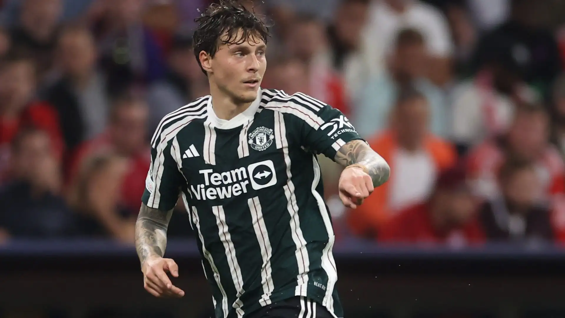 Victor Lindelof gioca nel Manchester United dal 2017 e finora ha collezionato 239 presenze complessive
