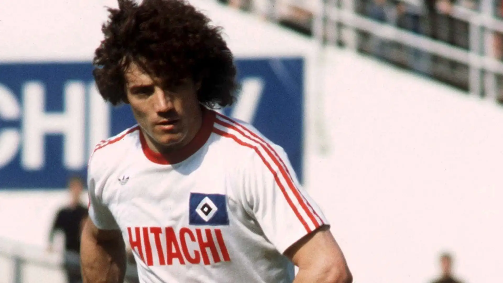 Stiamo parlando, naturalmente, di Kevin Keegan, uno dei più forti attaccanti nella storia del calcio mondiale