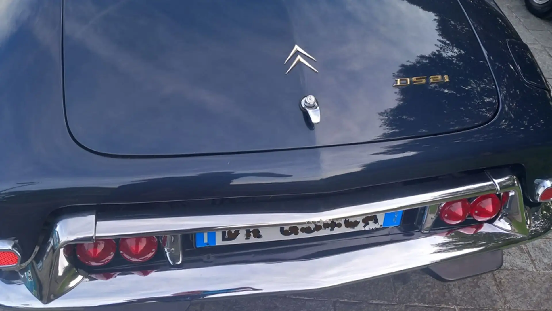 Uno splendido esemplare della macchina francese è stato esposto in un raduno di auto storiche nei pressi di Bergamo