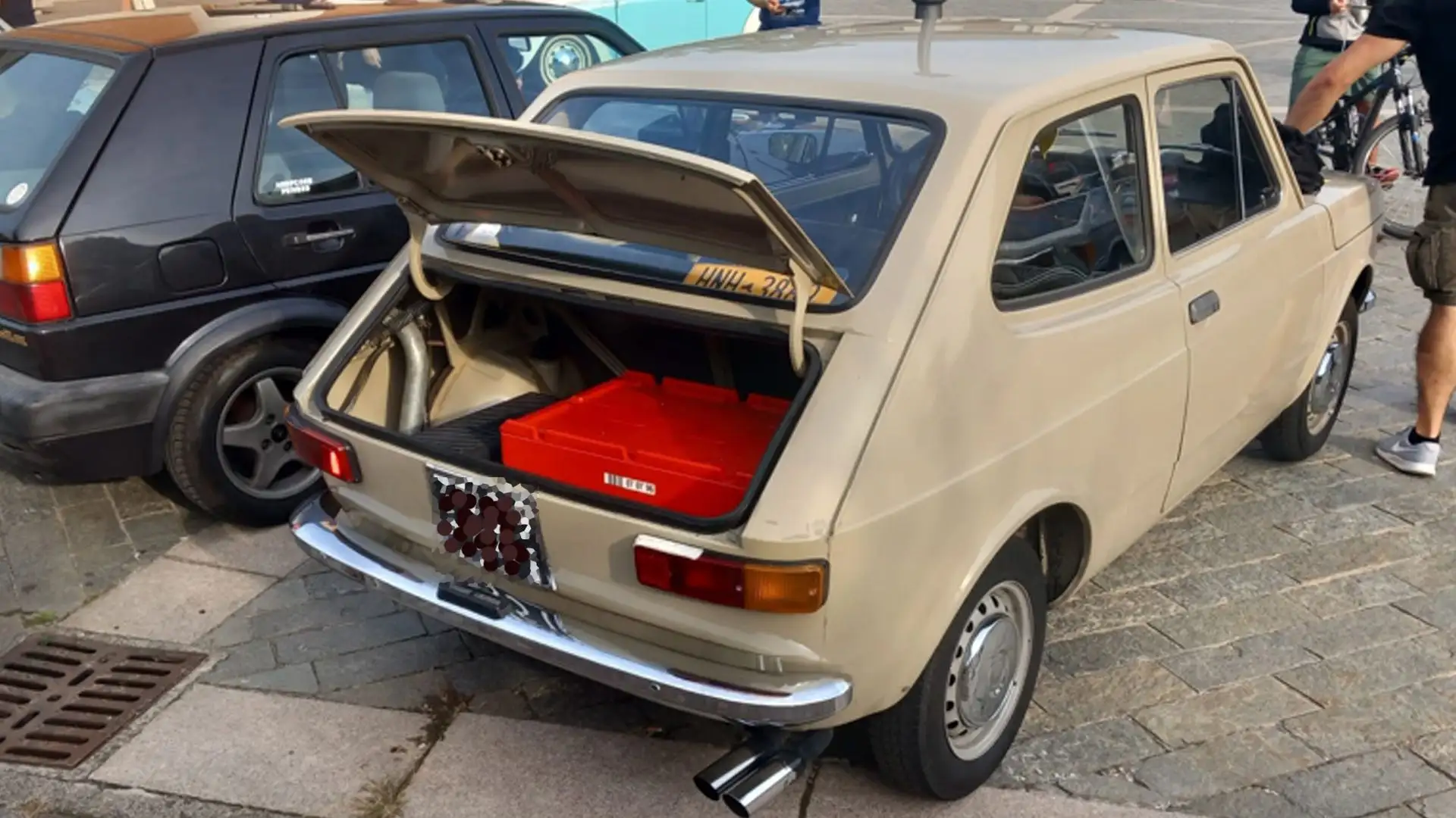 Il motore è in posizione anteriore, dietro c'è il portabagagli