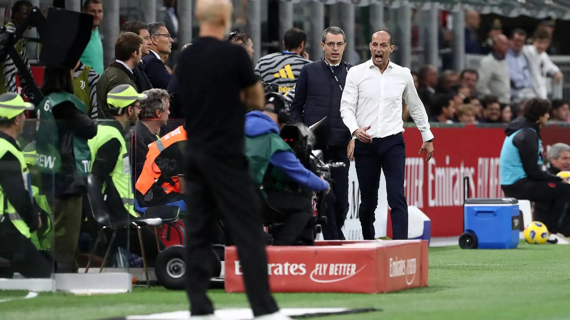 "Quando giochi in 10 il campo deve diventare un aeroporto e loro la palla non la devono prendere più. Non si fanno più passaggi nello stretto, né dribbling, né si attendono i contrasti" ha dichiarato
