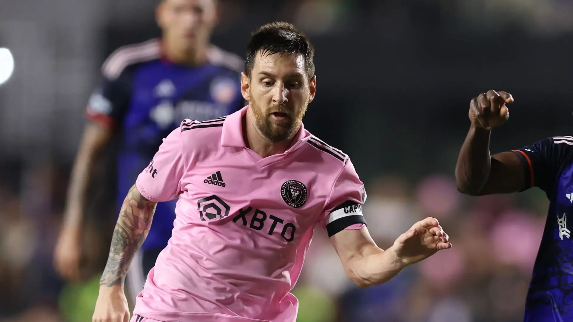 Il norvegese aveva vinto sia la classifica cannonieri della Champions League, sia quella della Premier League. Ma il Mondiale 2022 vinto da Messi ha avuto un peso maggiore per i giurati di France Football