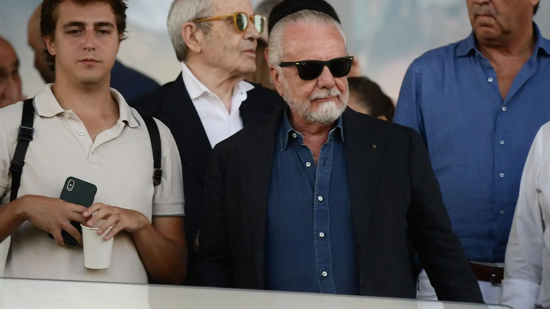 Il primo tifoso del Napoli potrebbe fare lo stesso per la missione tedesca in Champions League
