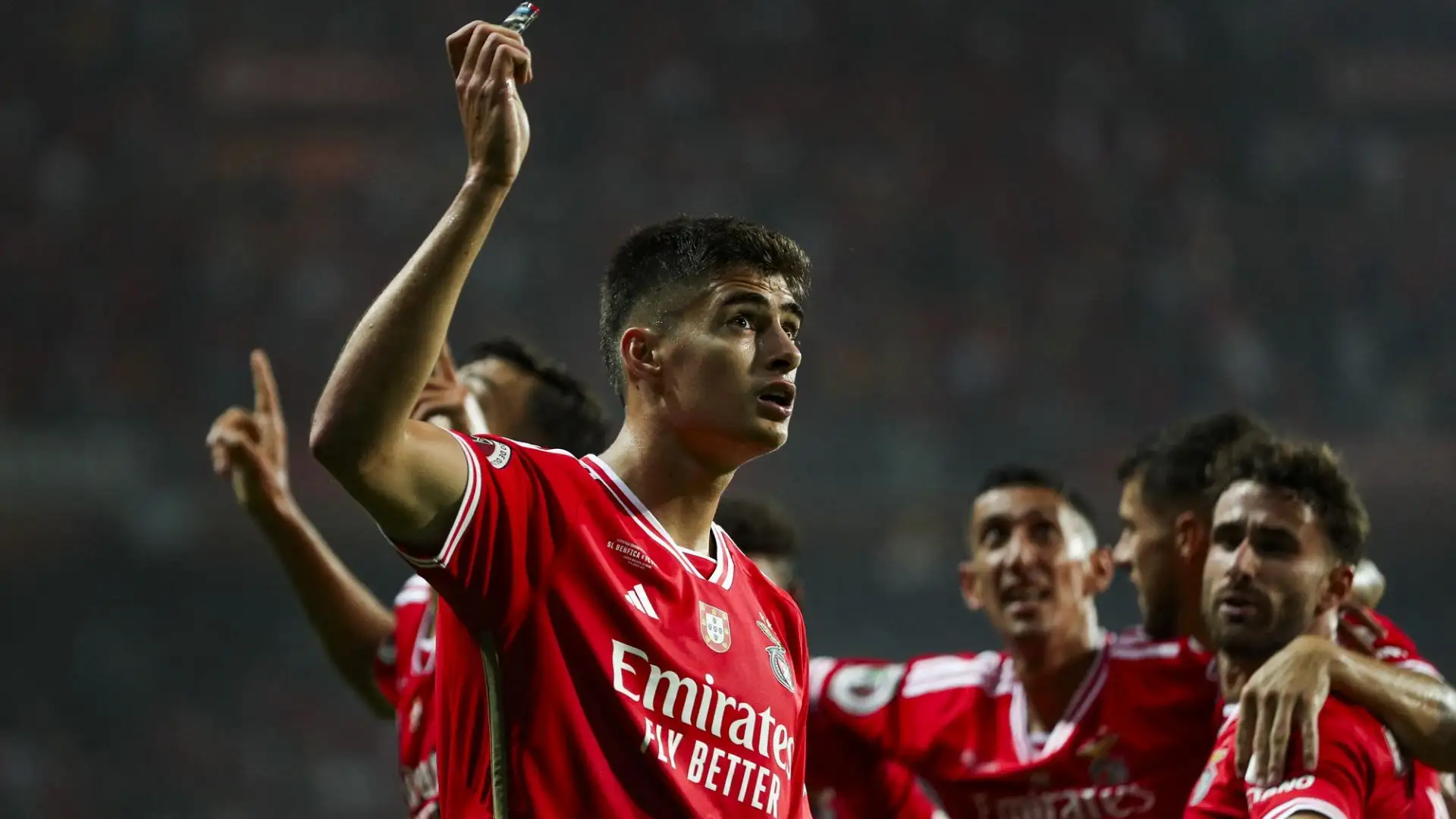 Il 19enne difensore centrale è già stato avvisato dell'interesse del Manchester United