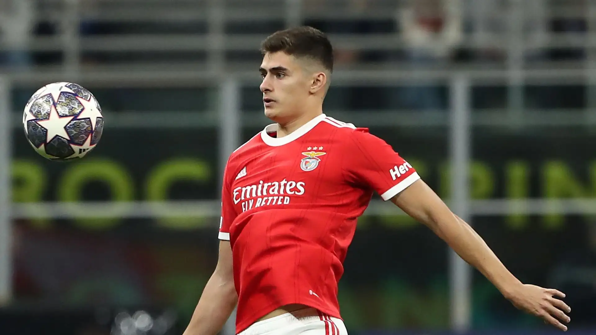 Secondo le indiscrezioni, i Red Devils hanno messo nel mirino il difensore del Benfica Antonio Silva