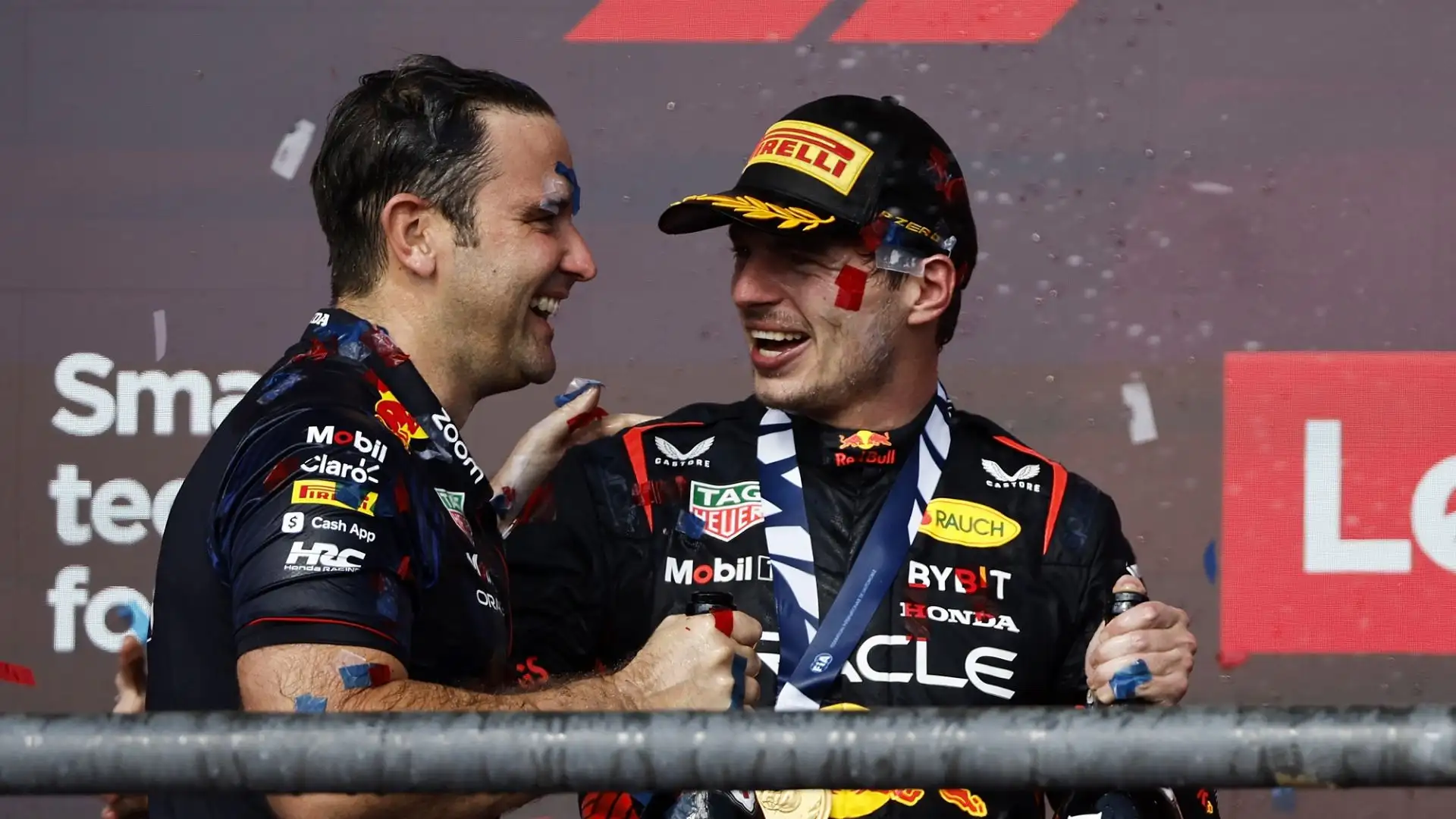 Sul podio Verstappen è stato ferocemente contestato e fischiato dai tifosi