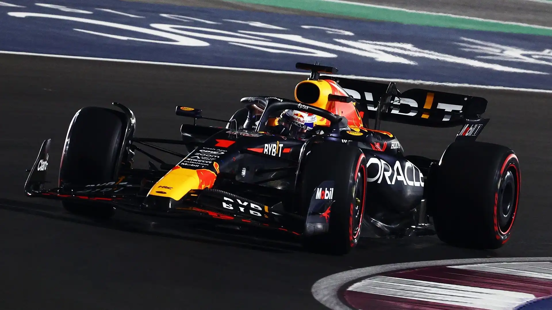 Max Verstappen campione del mondo, Oscar Piastri vince la sprint in Qatar. Male le Ferrari