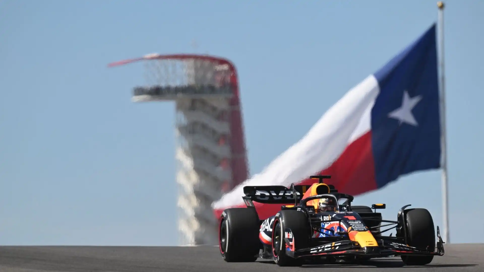 Libere Austin: Max Verstappen precede la Ferrari di Charles Leclerc