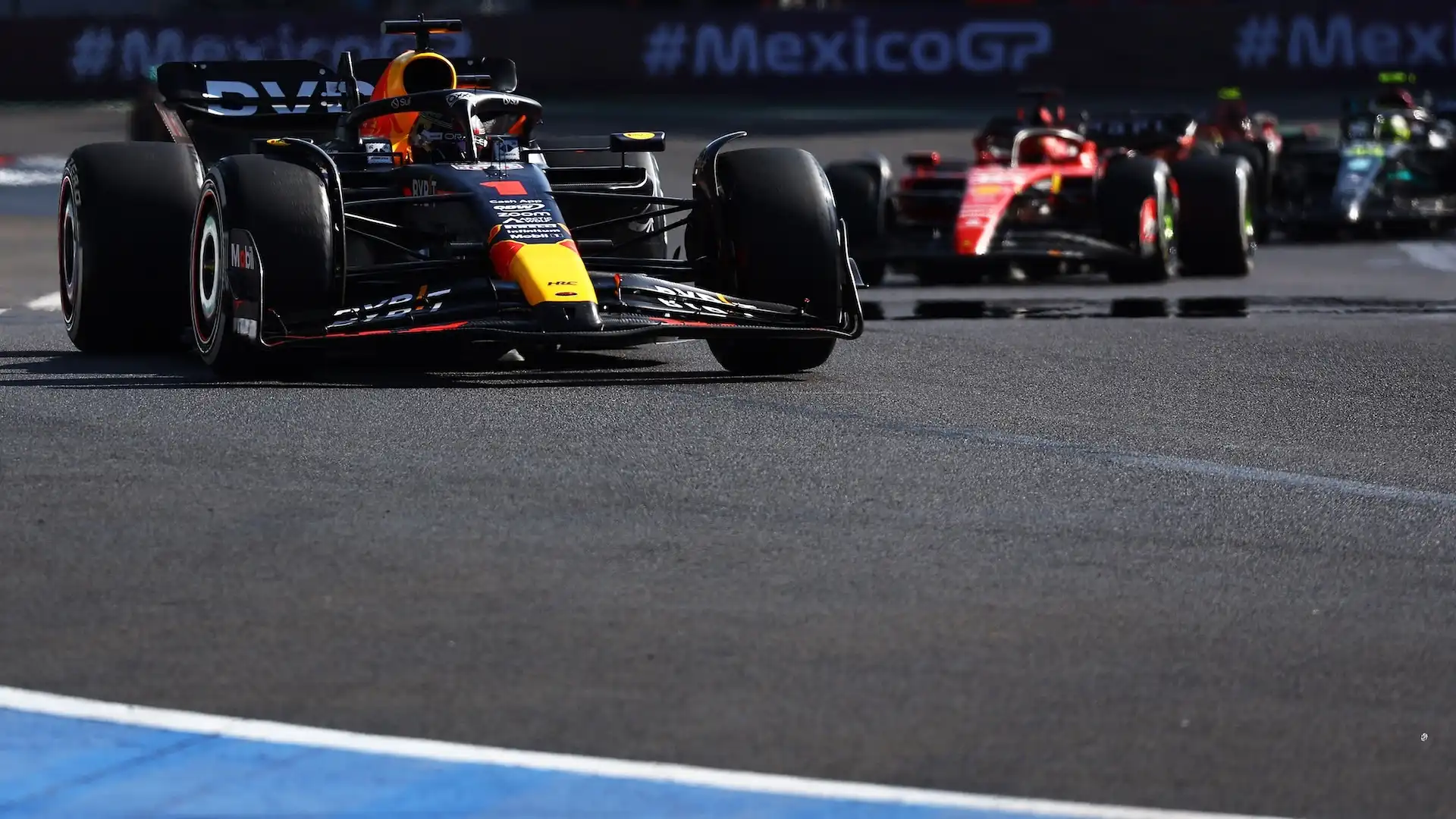 Dominio da record in Messico di Max Verstappen, Ferrari terza con Charles Leclerc