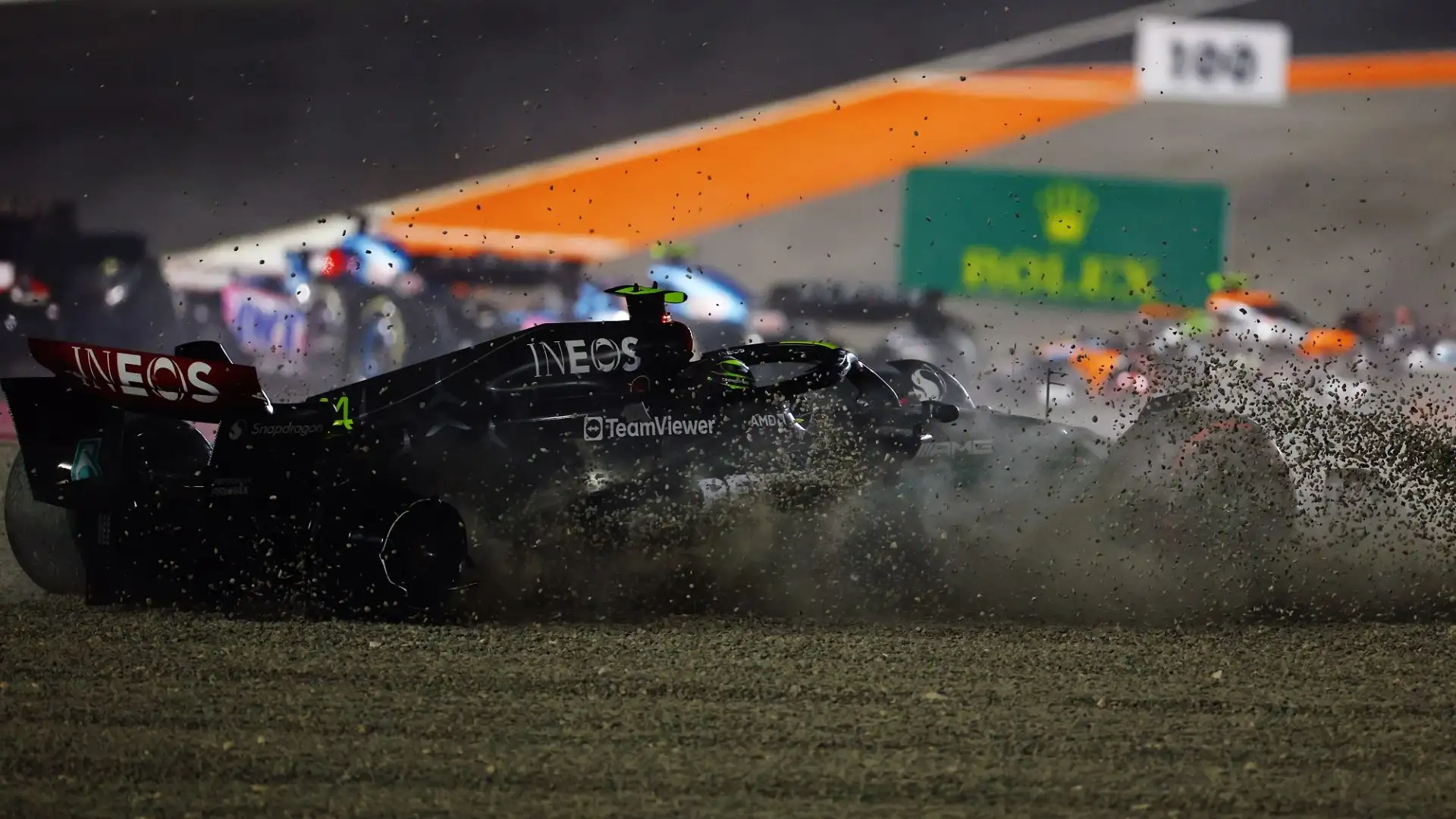 Lewis Hamilton dopo l'incidente ha cercato di disinnescare le polemiche: "Me la prendo io la colpa, sono più anziano"