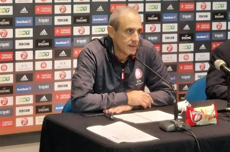 Olimpia ok con l’Olympiakos, Ettore Messina elogia la difesa