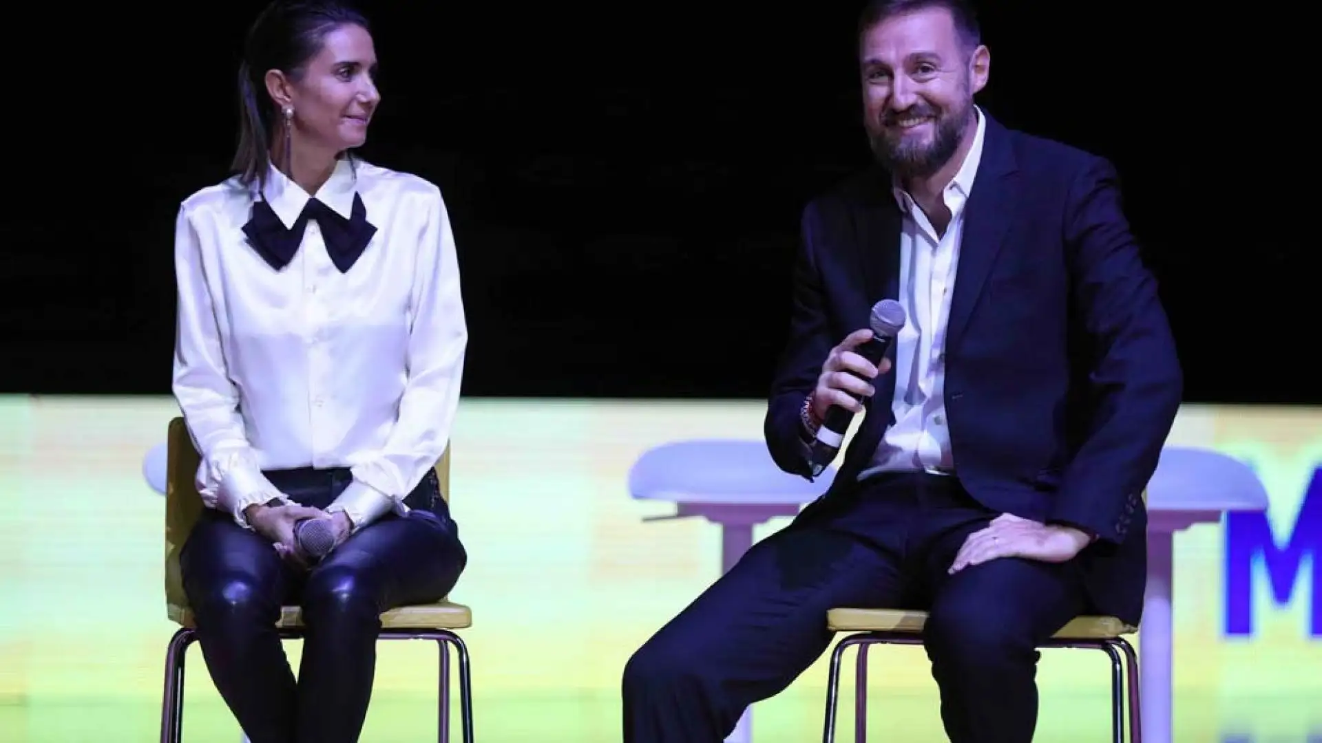 Ad aprire la serata Monica Peruzzi di Sky TG 24, che poi durante la presentazione è stata affiancata dal collega Fabrizio Monari.