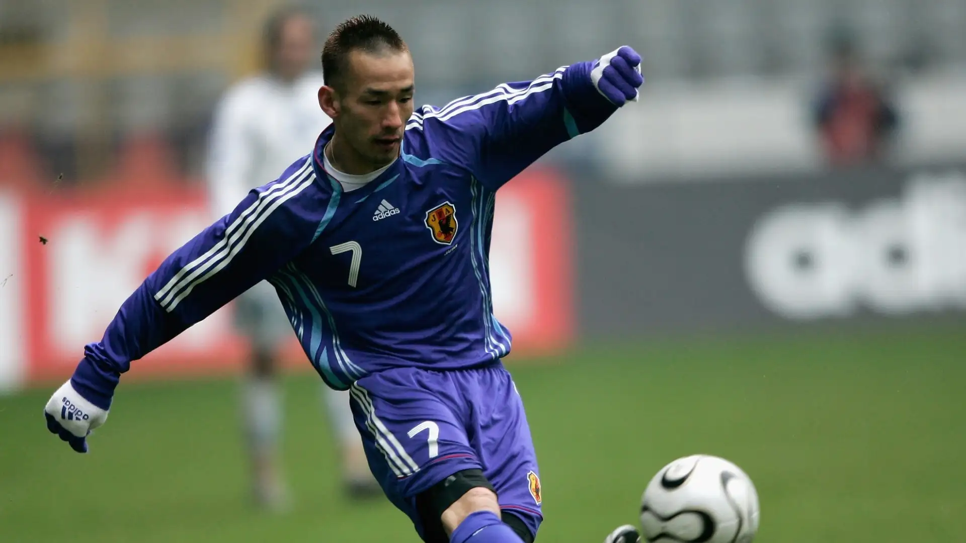 Hidetoshi Nakata (Centrocampista): patrimonio netto stimato di 28 milioni di dollari. Considerato uno dei più forti calciatori giapponesi di sempre, ha vinto un campionato di Serie A con la Roma