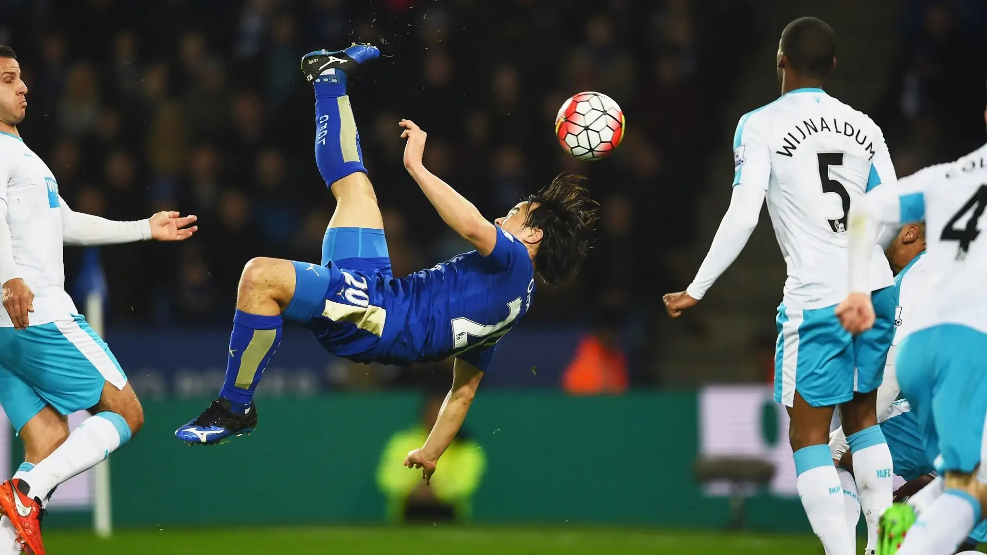 Shinji Okazaki (Attaccante): patrimonio netto stimato di 8 milioni di dollari. Ben 50 le reti segnate per la Nazionale giapponese, ha vinto una Premier League con il Leicester City