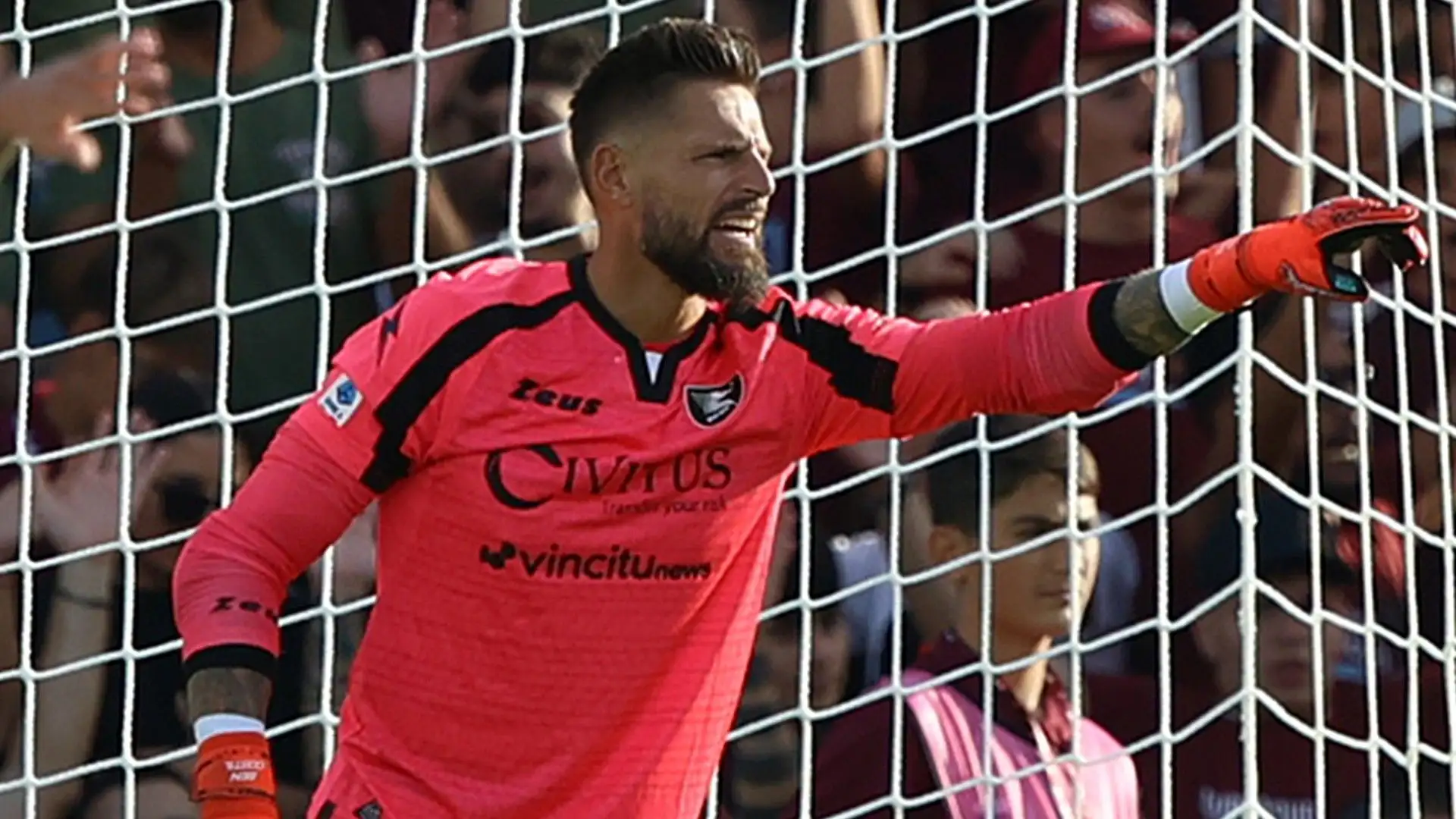 Quest'anno sia Costil che Giroud giocano in Serie A: uno alla Salernitana e l'altro, come noto, al Milan
