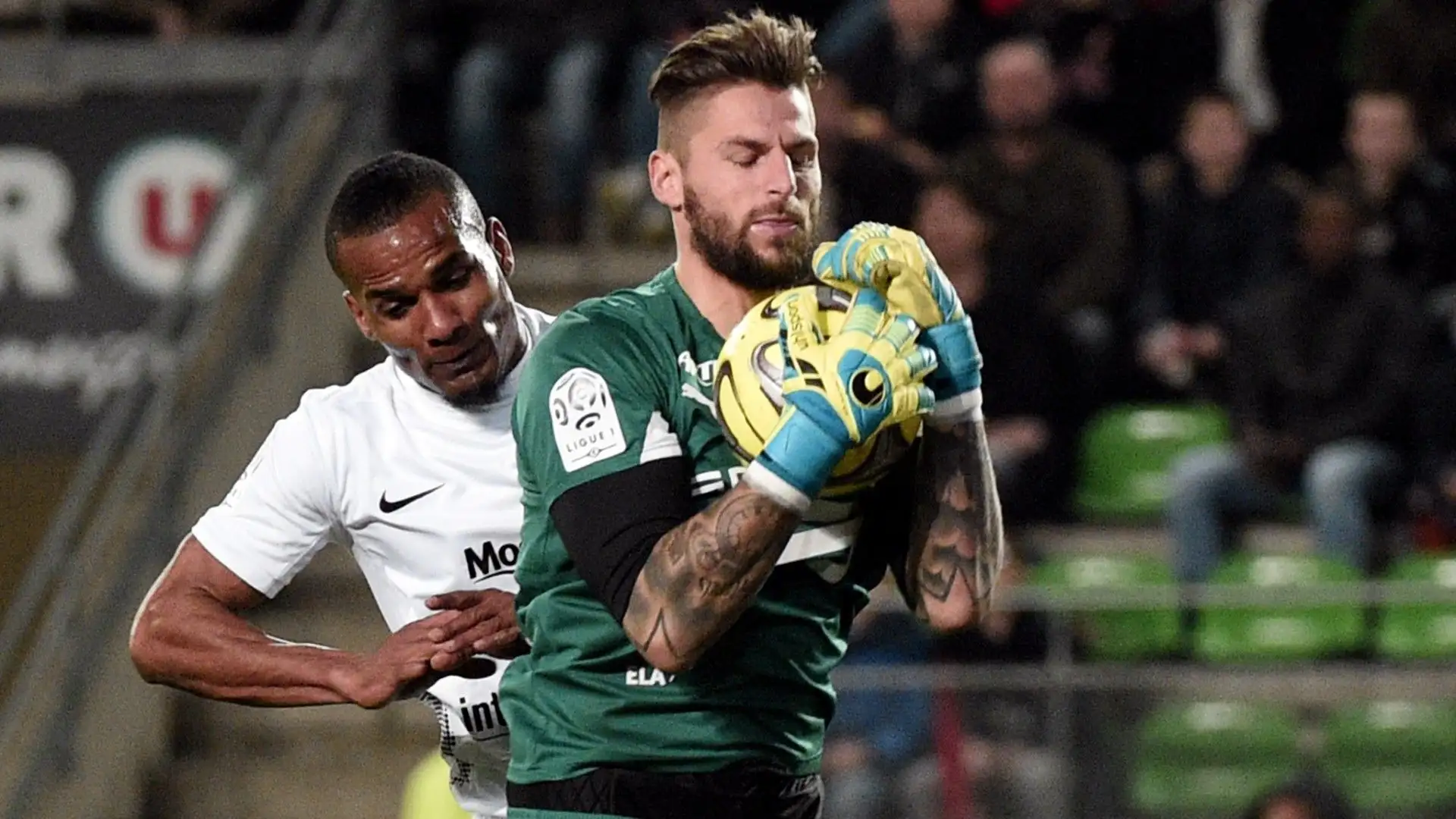 Il portiere francese ha un contratto con la Salernitana fino a giugno
