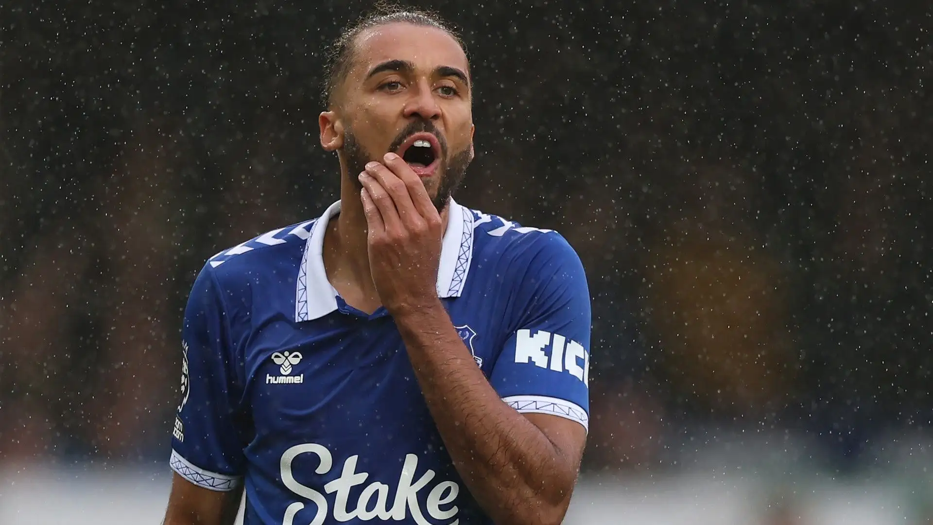 Cresciuto nello Sheffield United, l'inglese è passato all'Everton nel 2016 per circa 2 milioni di euro

