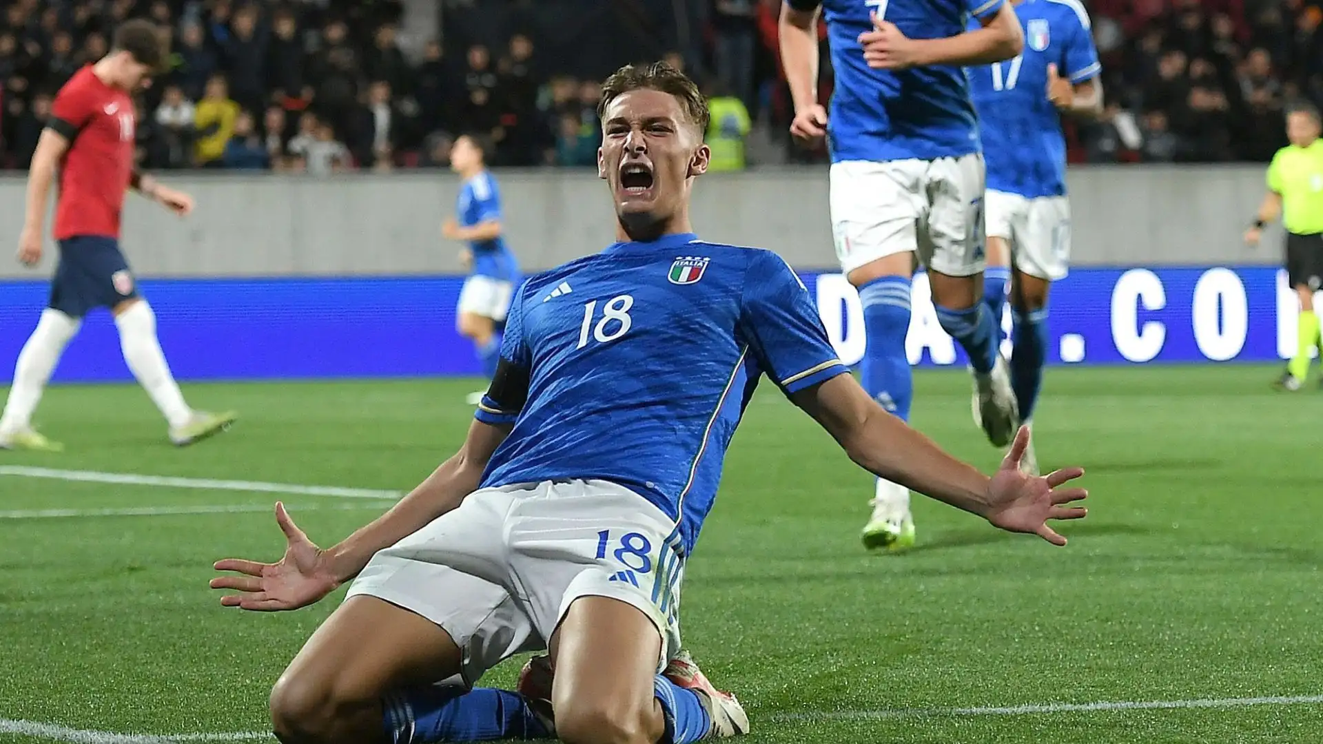 Il fratello maggiore Salvatore Esposito dopo tre anni alla Spal è allo Spezia, mentre Sebastiano dopo l'esperienza all'Anderlecht è ora al Bari