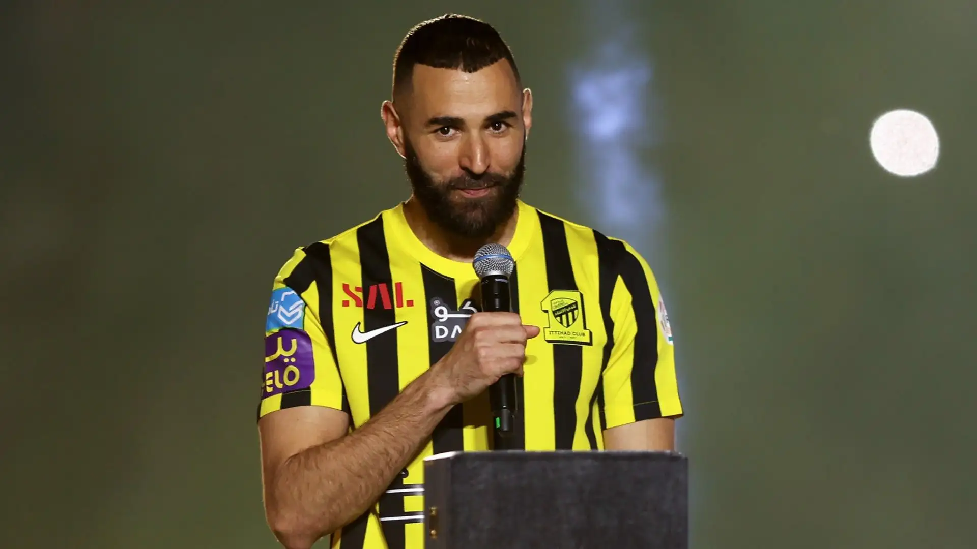 5- Apre la top 5 Karim Benzema con 106 milioni di dollari l'anno
