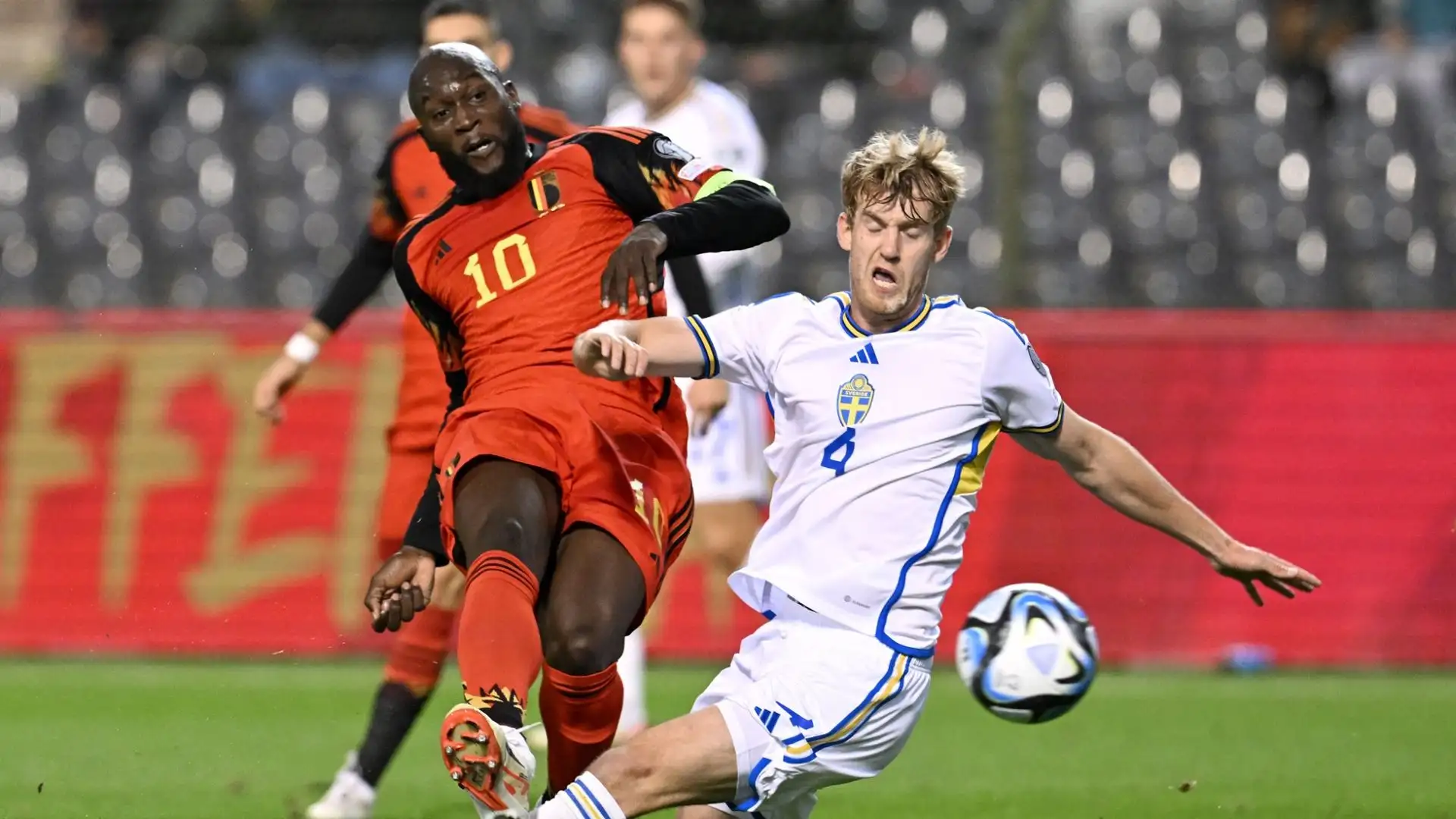 La Roma potrebbe usare la cessione di Abraham per finanziare in parte l'acquisto a titolo definitivo di Lukaku