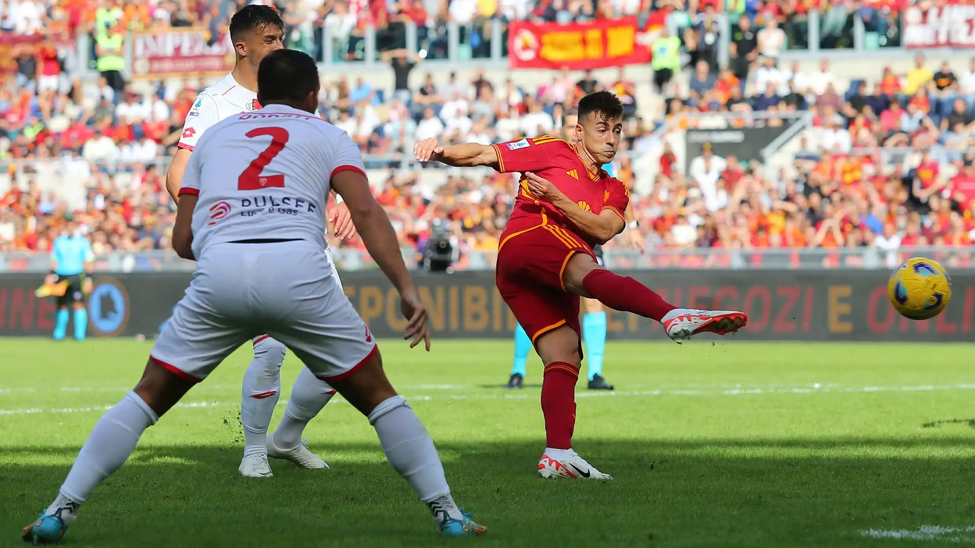 A decidere il match che sembrava destinato allo 0-0 ci ha pensato El Shaarawy: al 92' in mischia ha regalato i tre punti a Mourinho