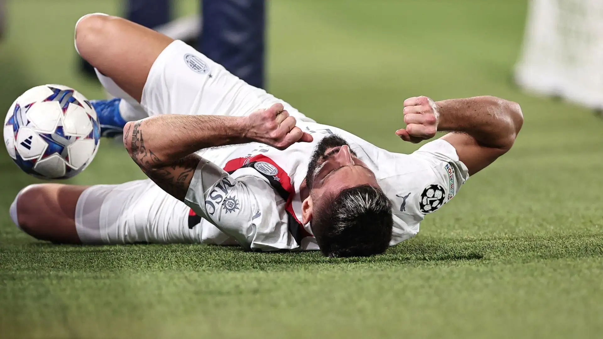 L'esempio principale è quello di Pulisic che, con davanti solo Donnarumma, ha servito male Giroud e l'azione è sfumata
