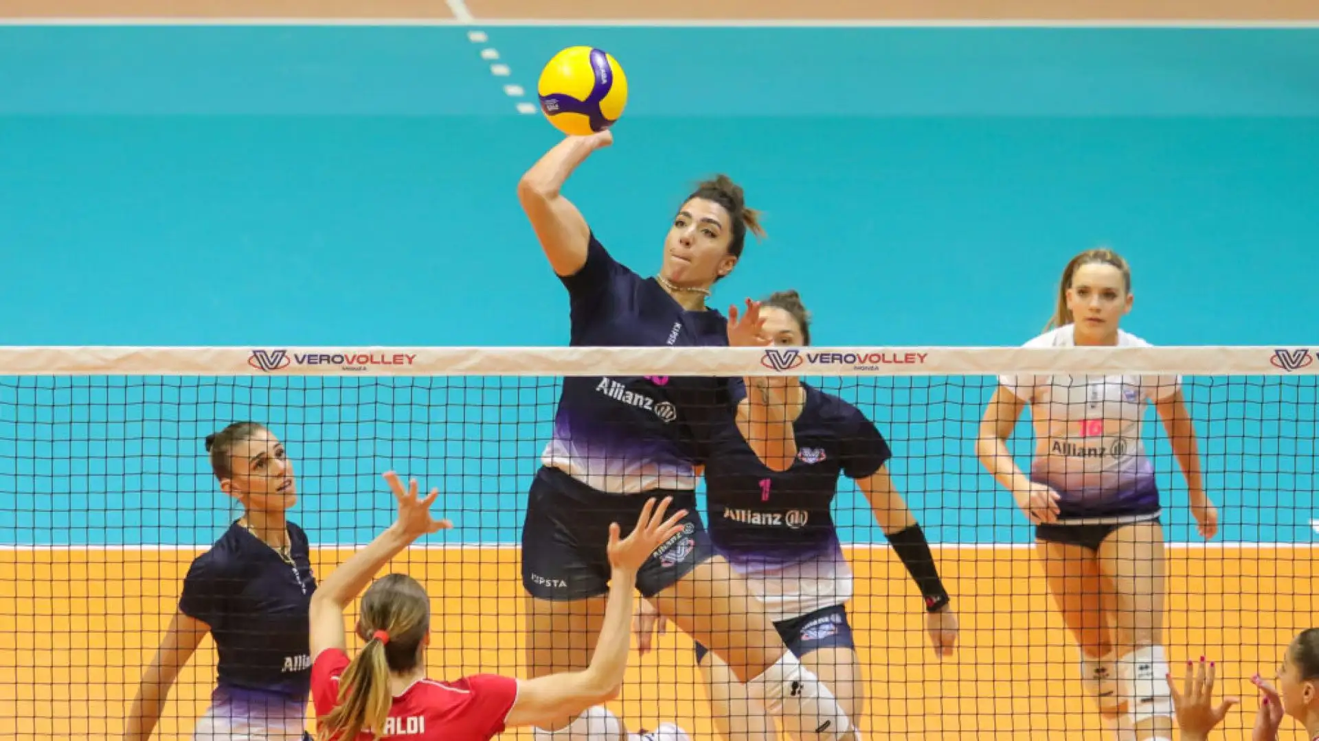 Nel volley il terzo tocco è spesso quello decisivo per mettere a terra il pallone.